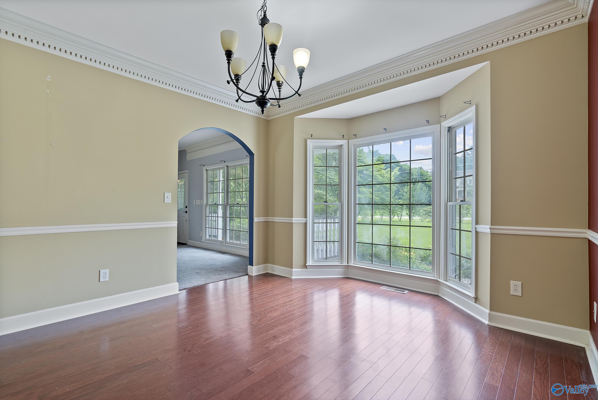 370 Douglas Road NW