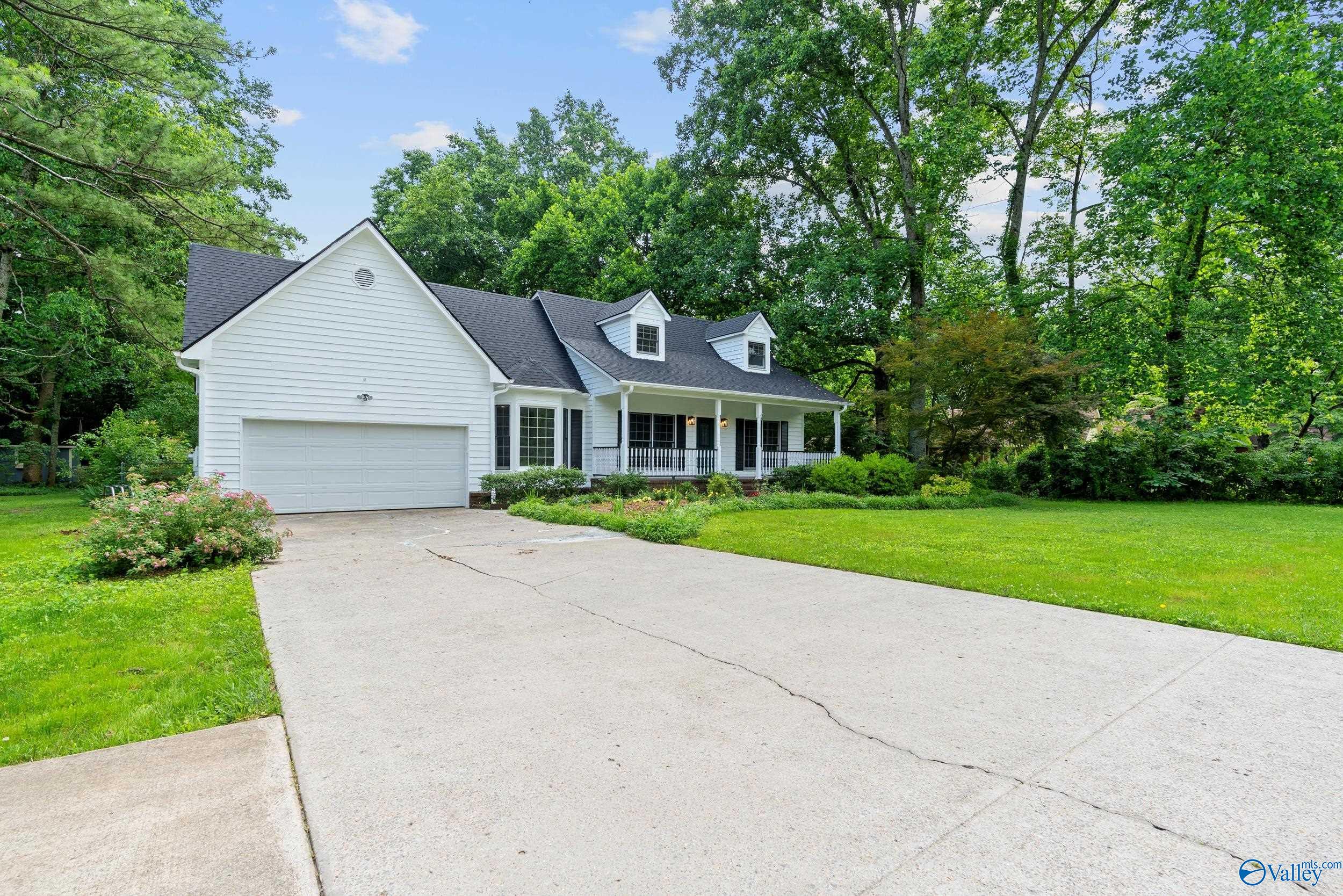 370 Douglas Road NW
