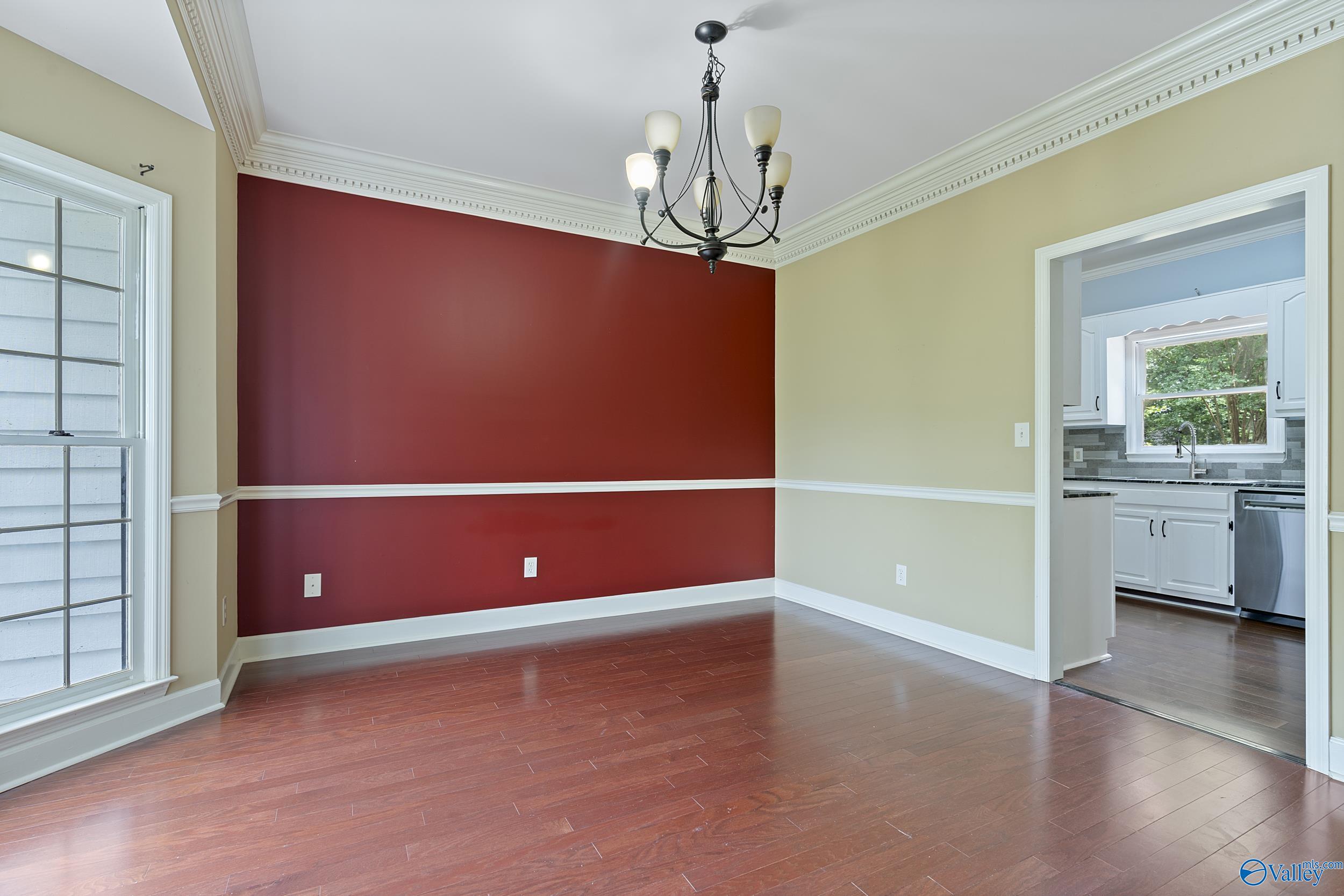 370 Douglas Road NW