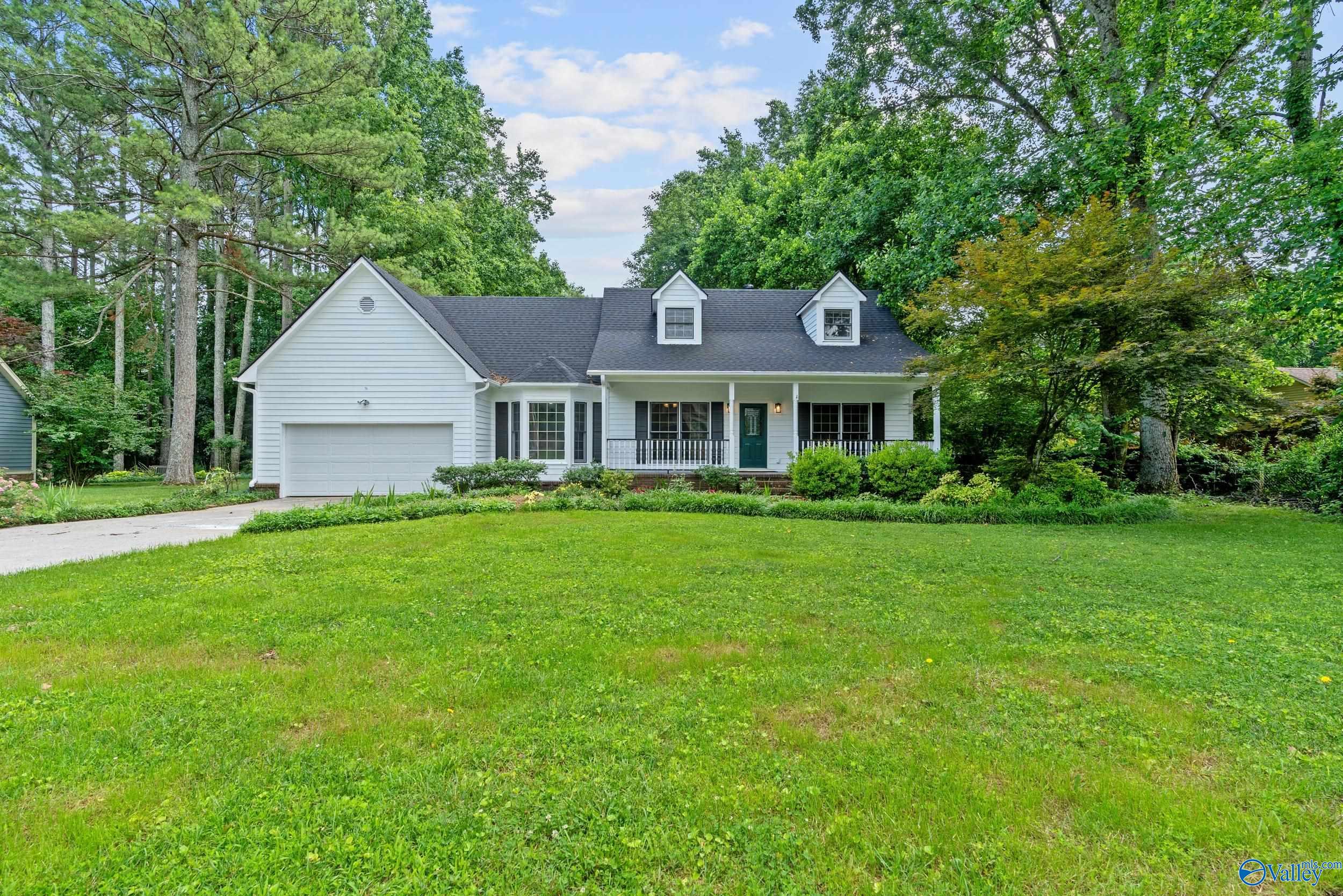 370 Douglas Road NW