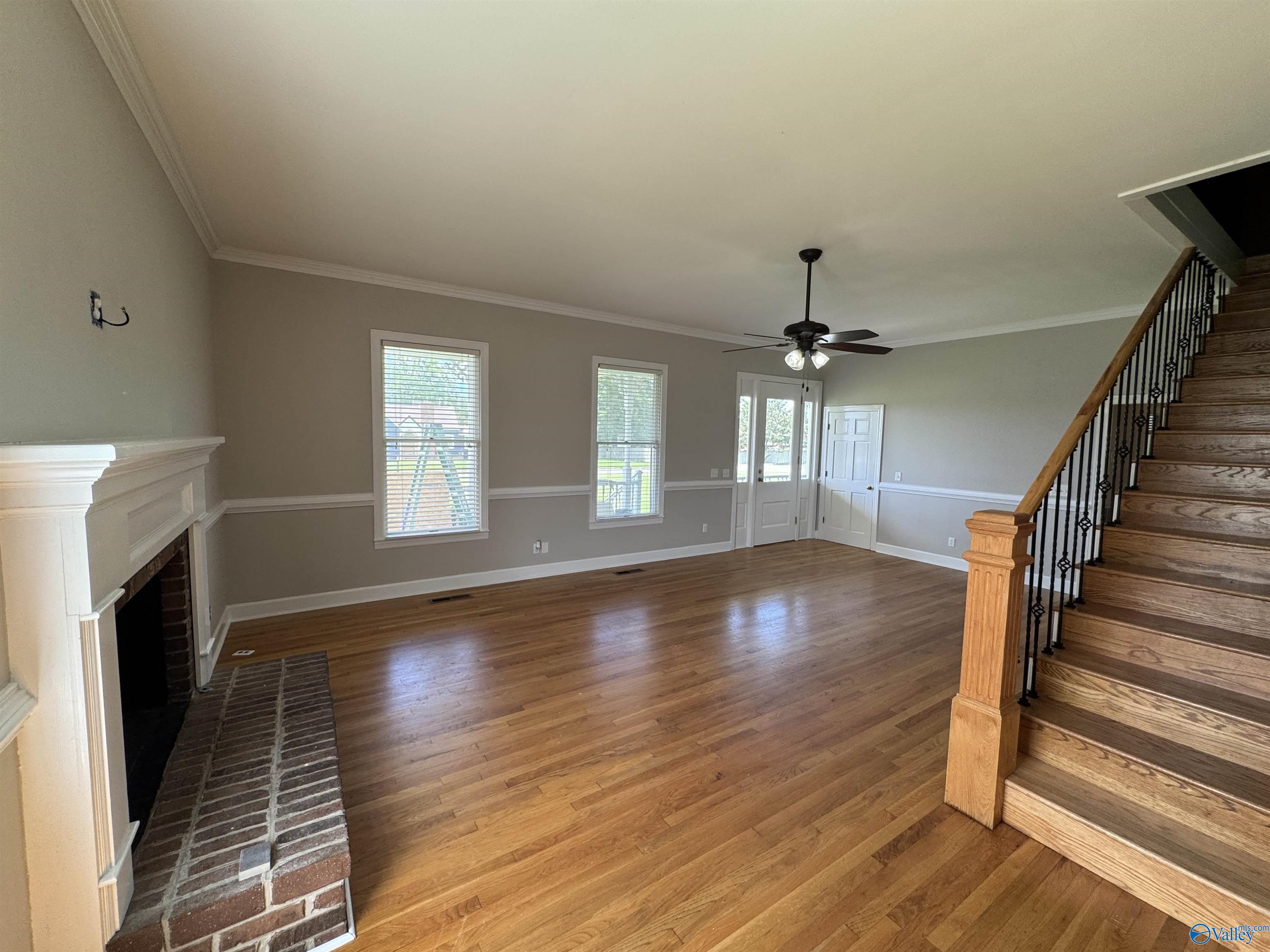 102 W Lane Street