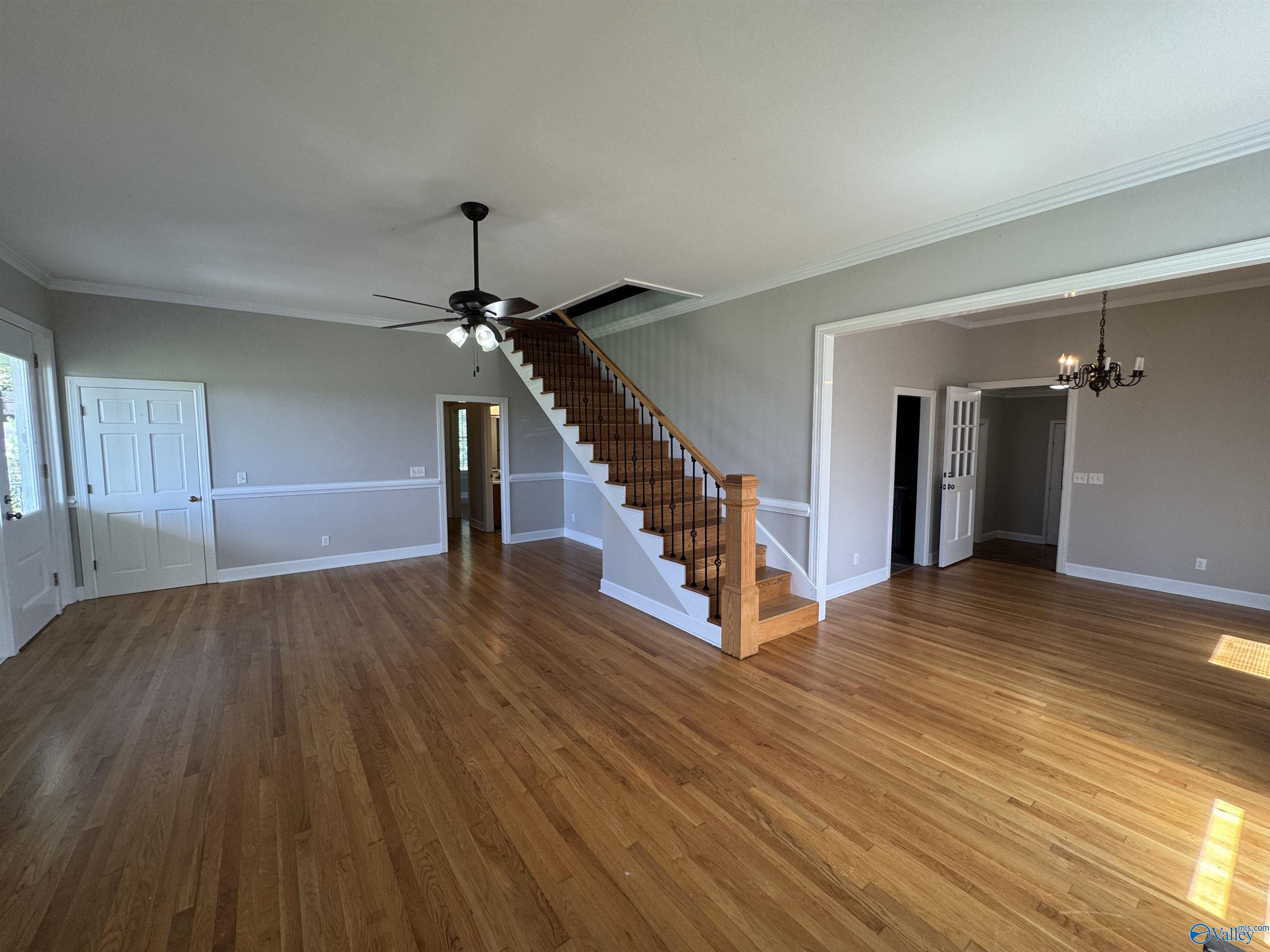 102 W Lane Street