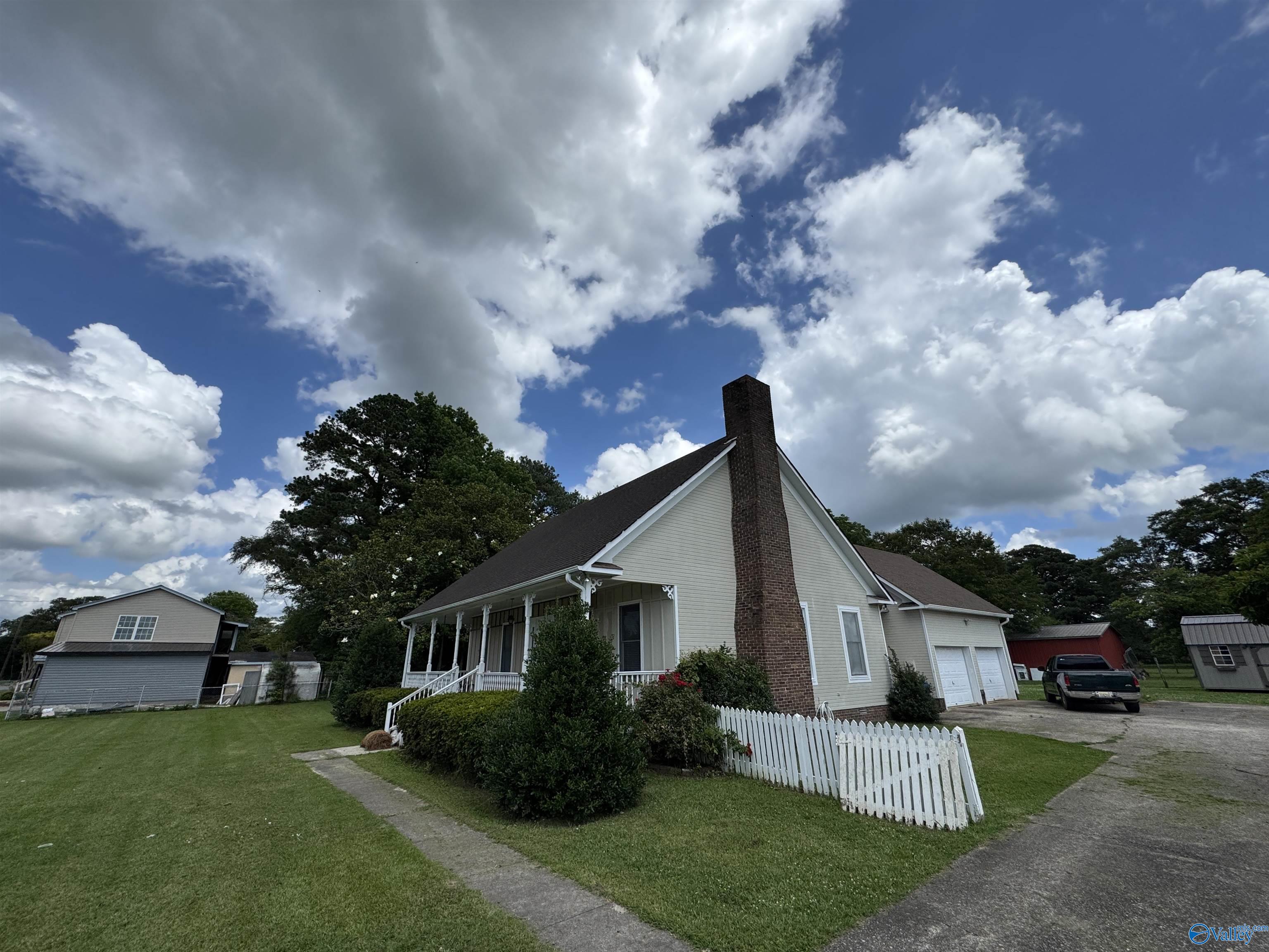 102 W Lane Street