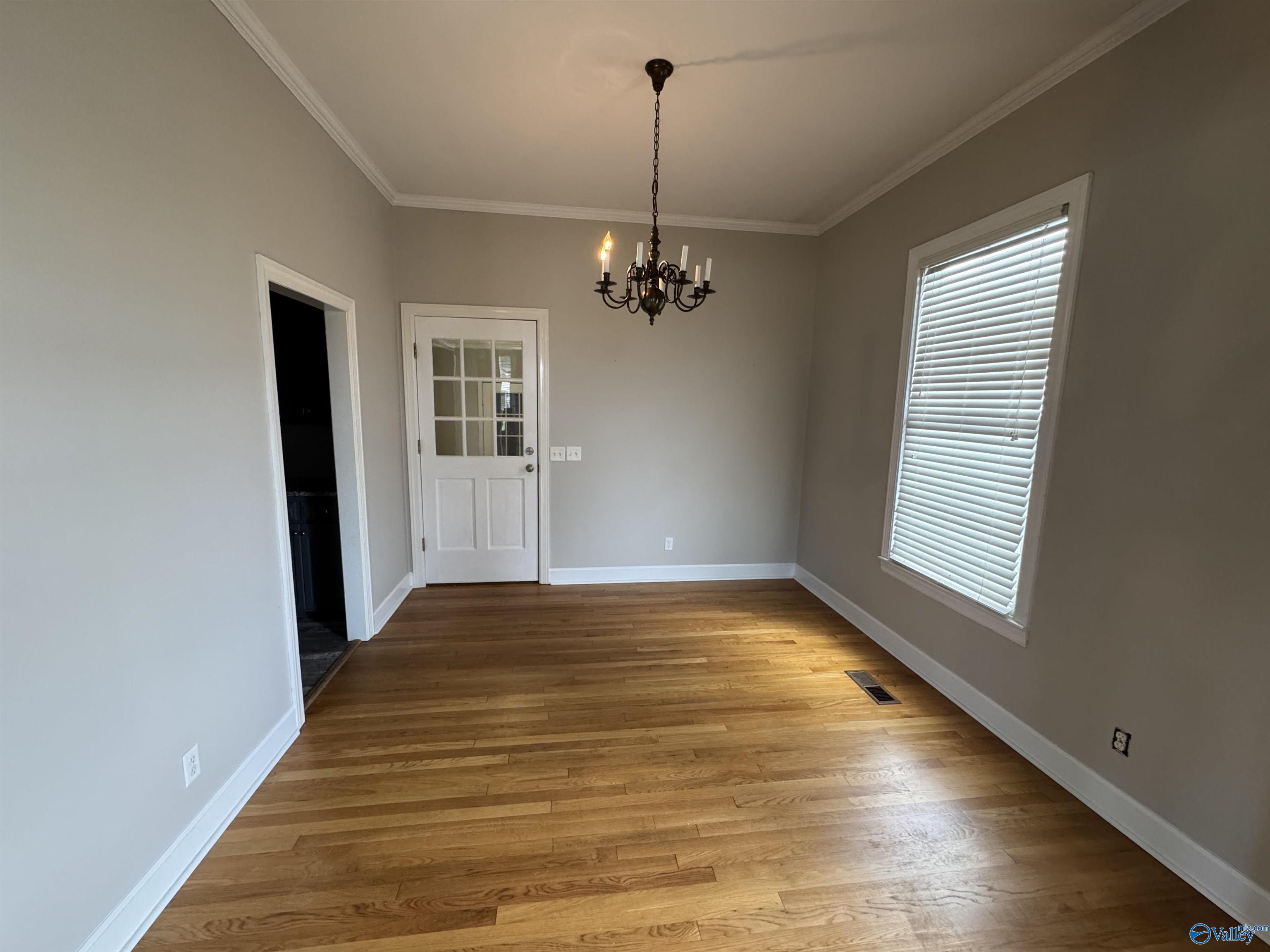 102 W Lane Street