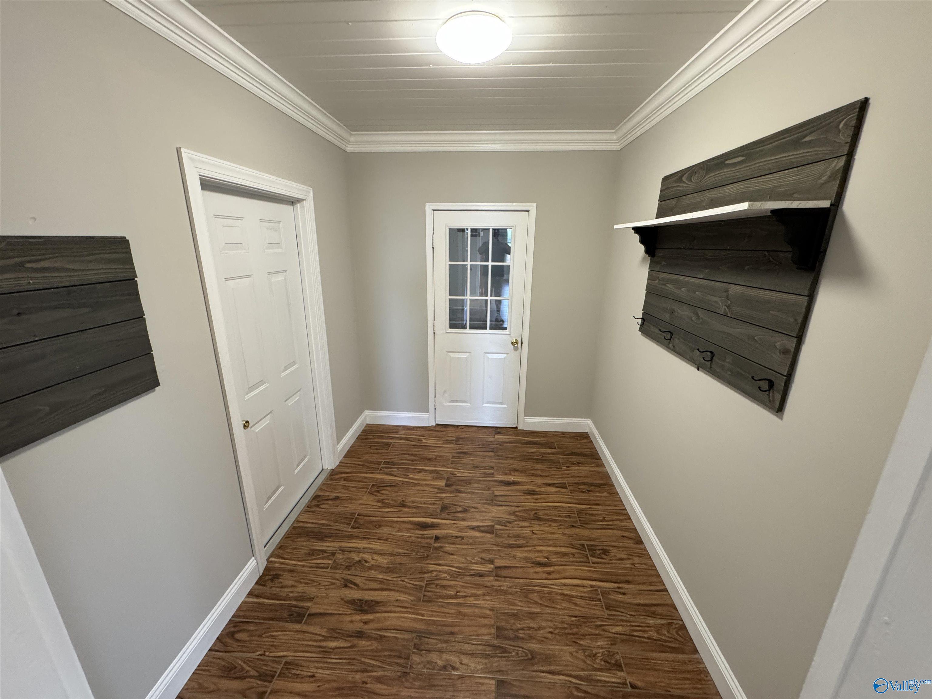 102 W Lane Street