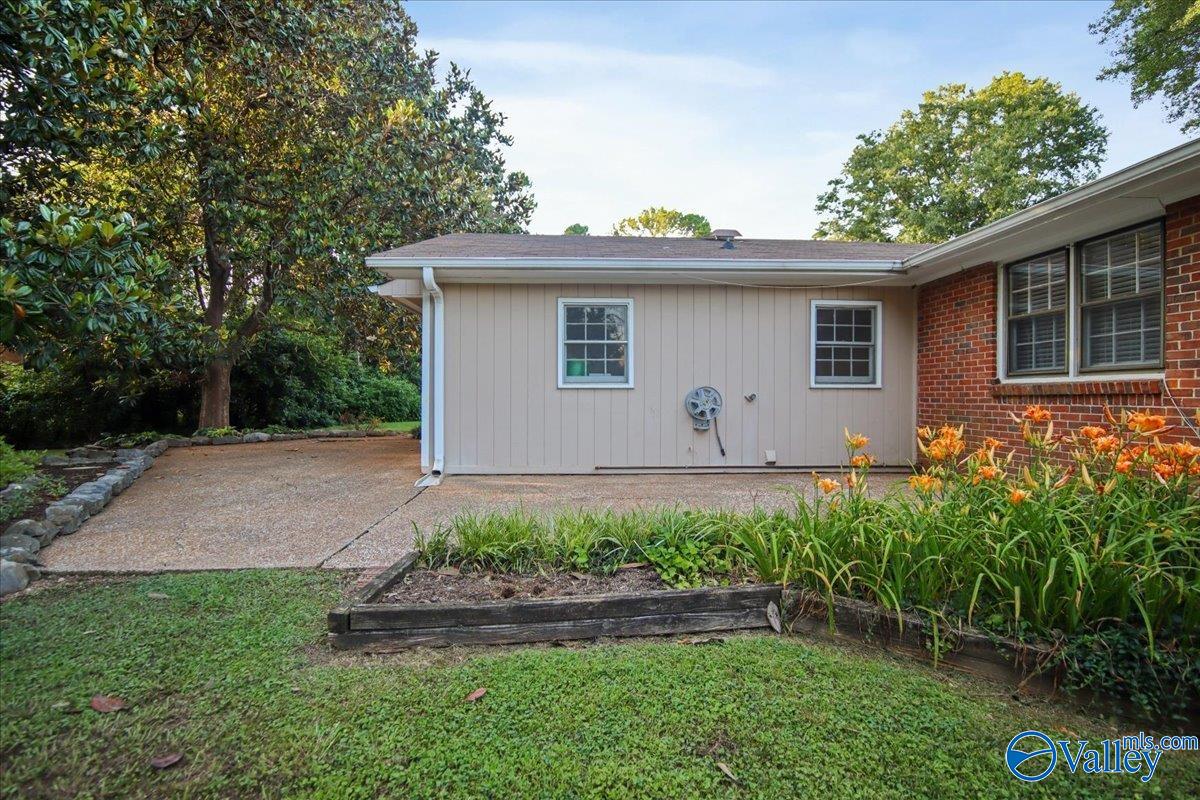 210 Spring Valley Court SW
