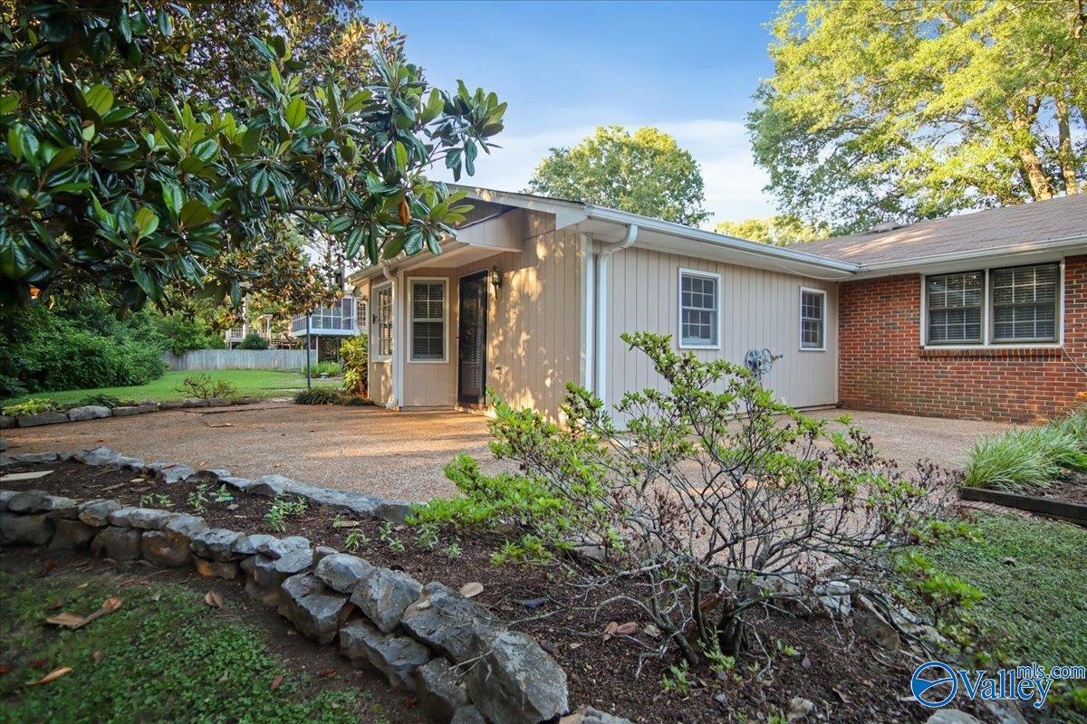 210 Spring Valley Court SW