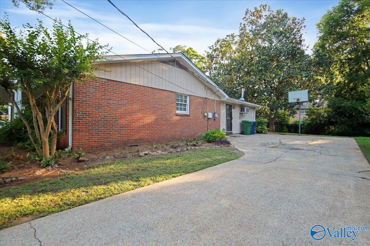 210 Spring Valley Court SW