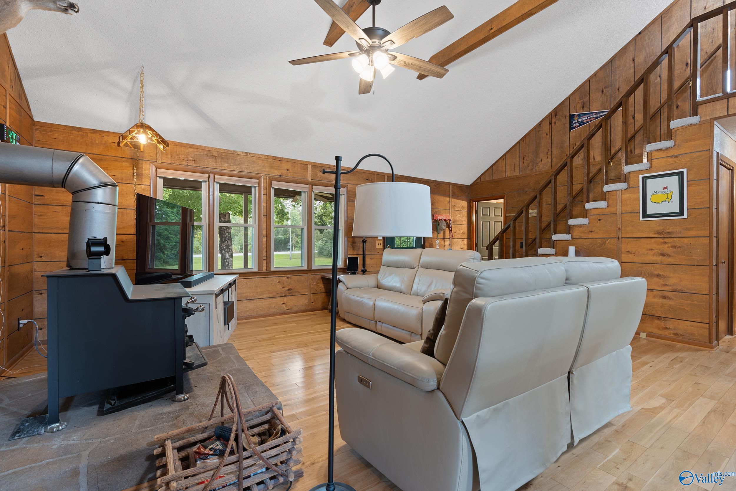 3787 Old Highway 431