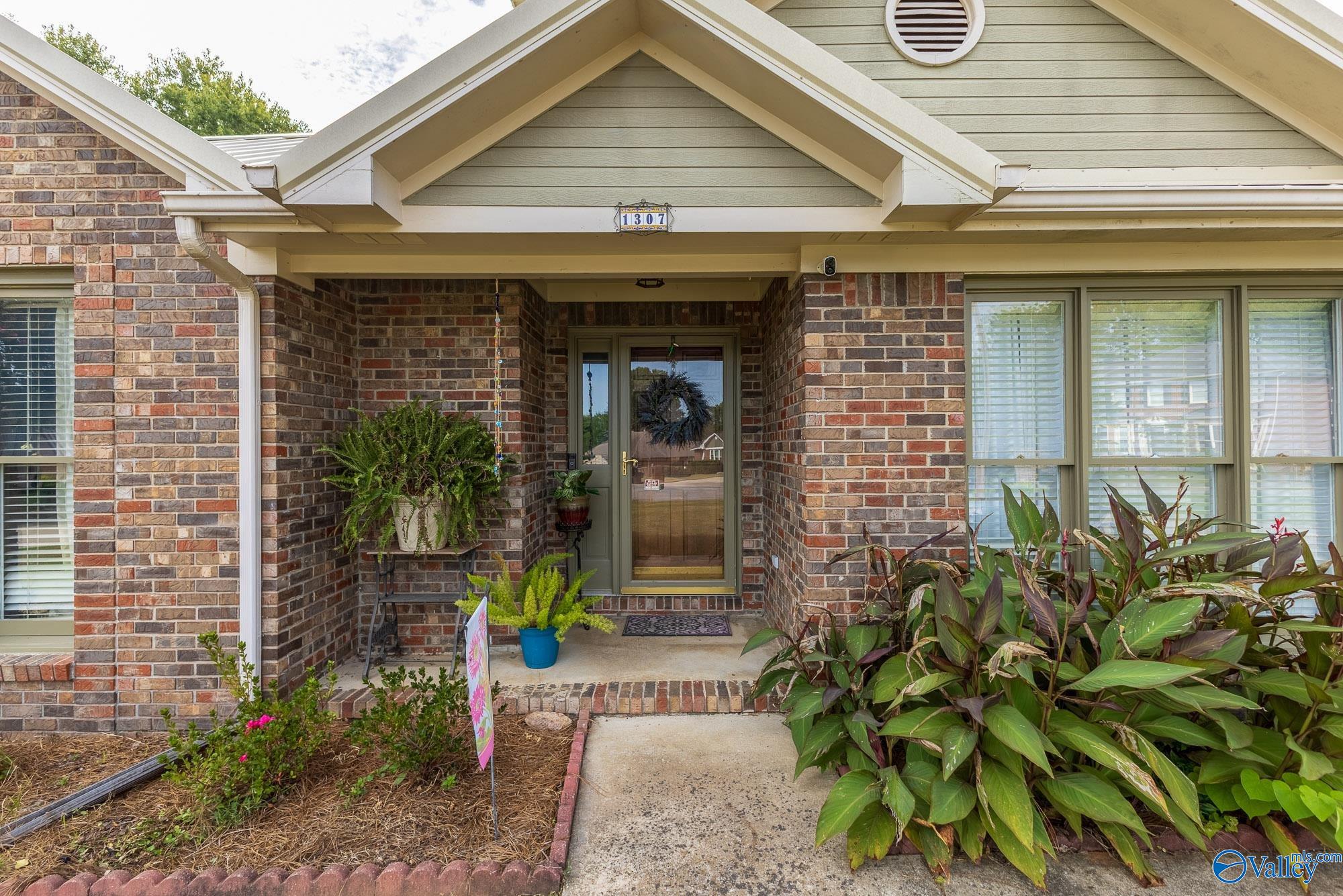1307 Cedarwood Place SW