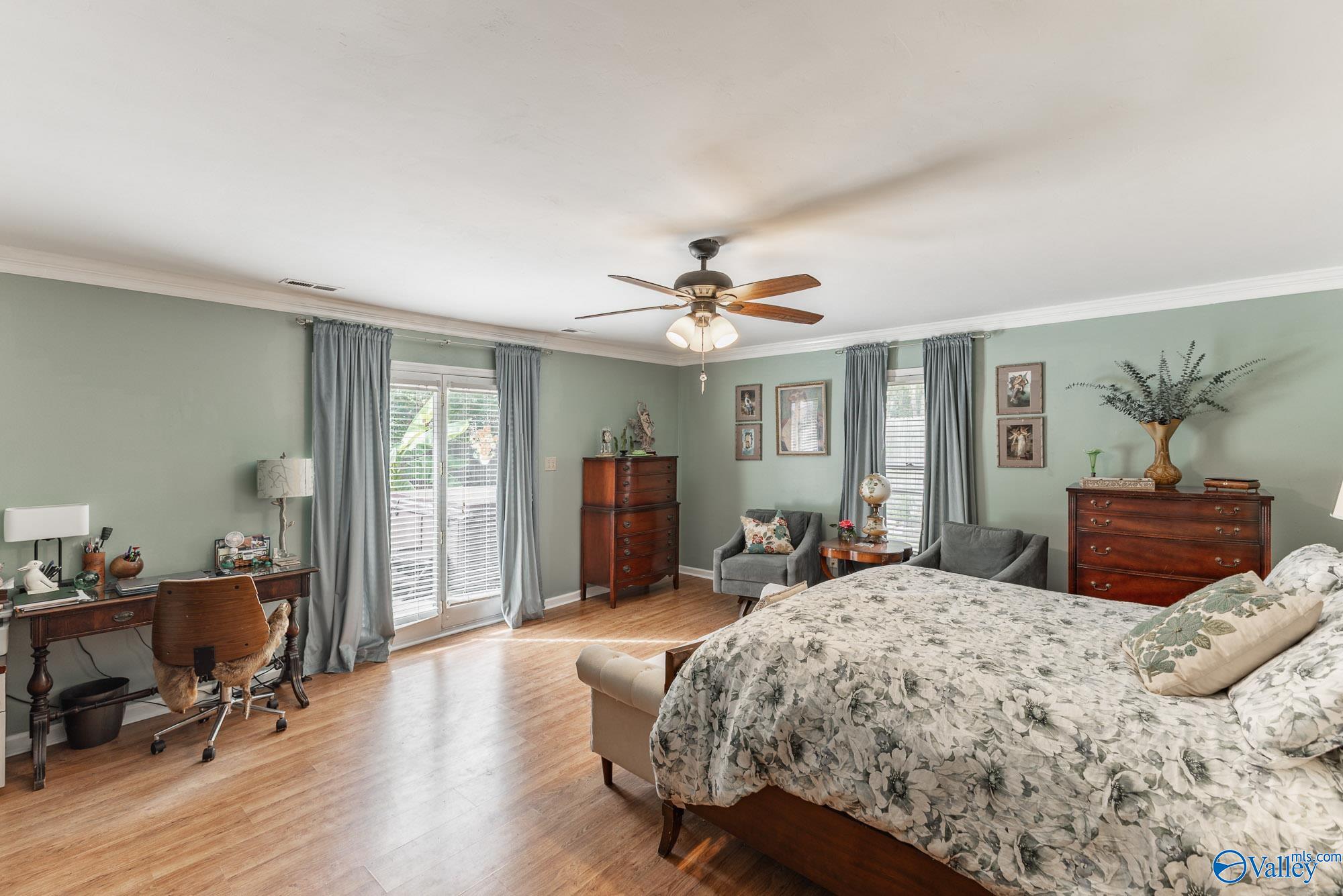 1307 Cedarwood Place SW