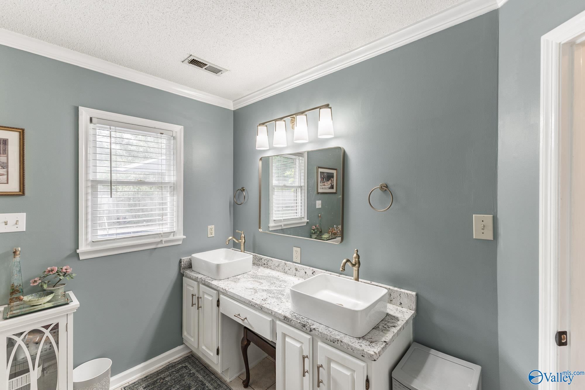 1307 Cedarwood Place SW