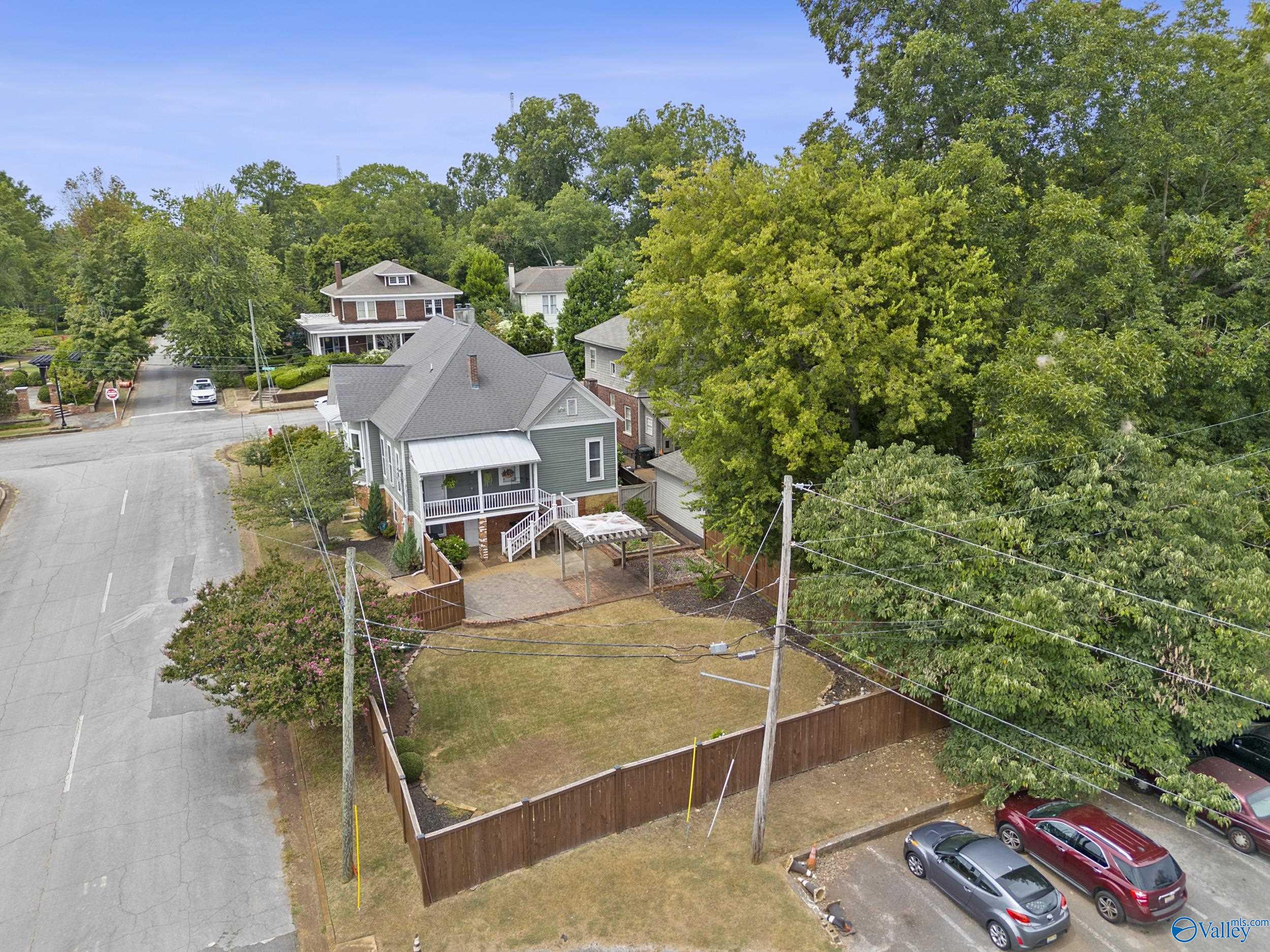 506 Ferry Street NE