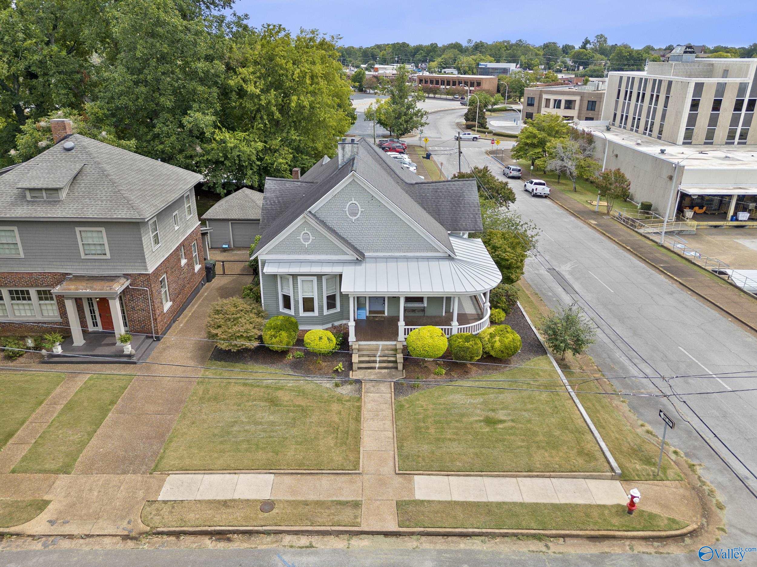 506 Ferry Street NE