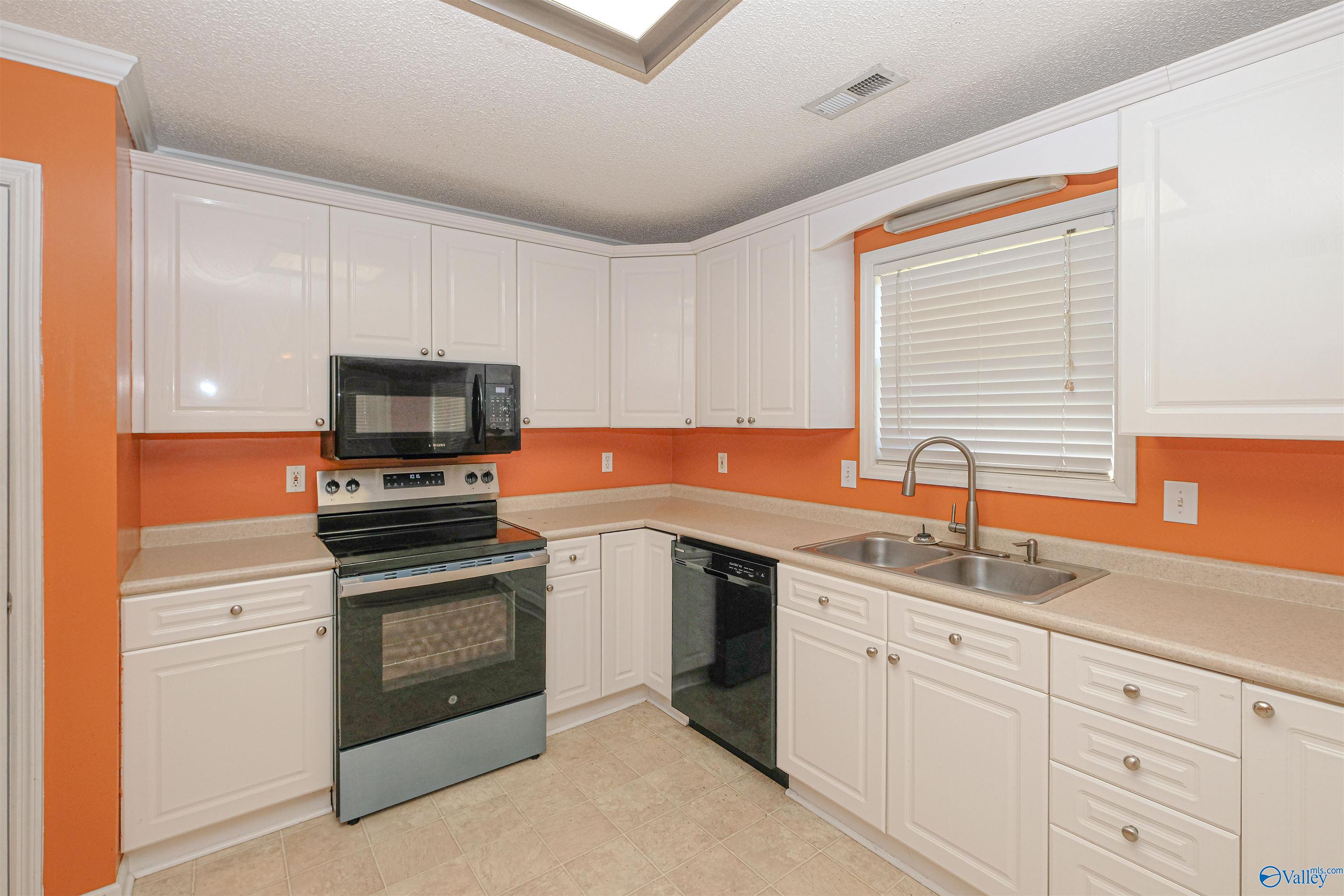 3913 Steve Perkins Drive SW