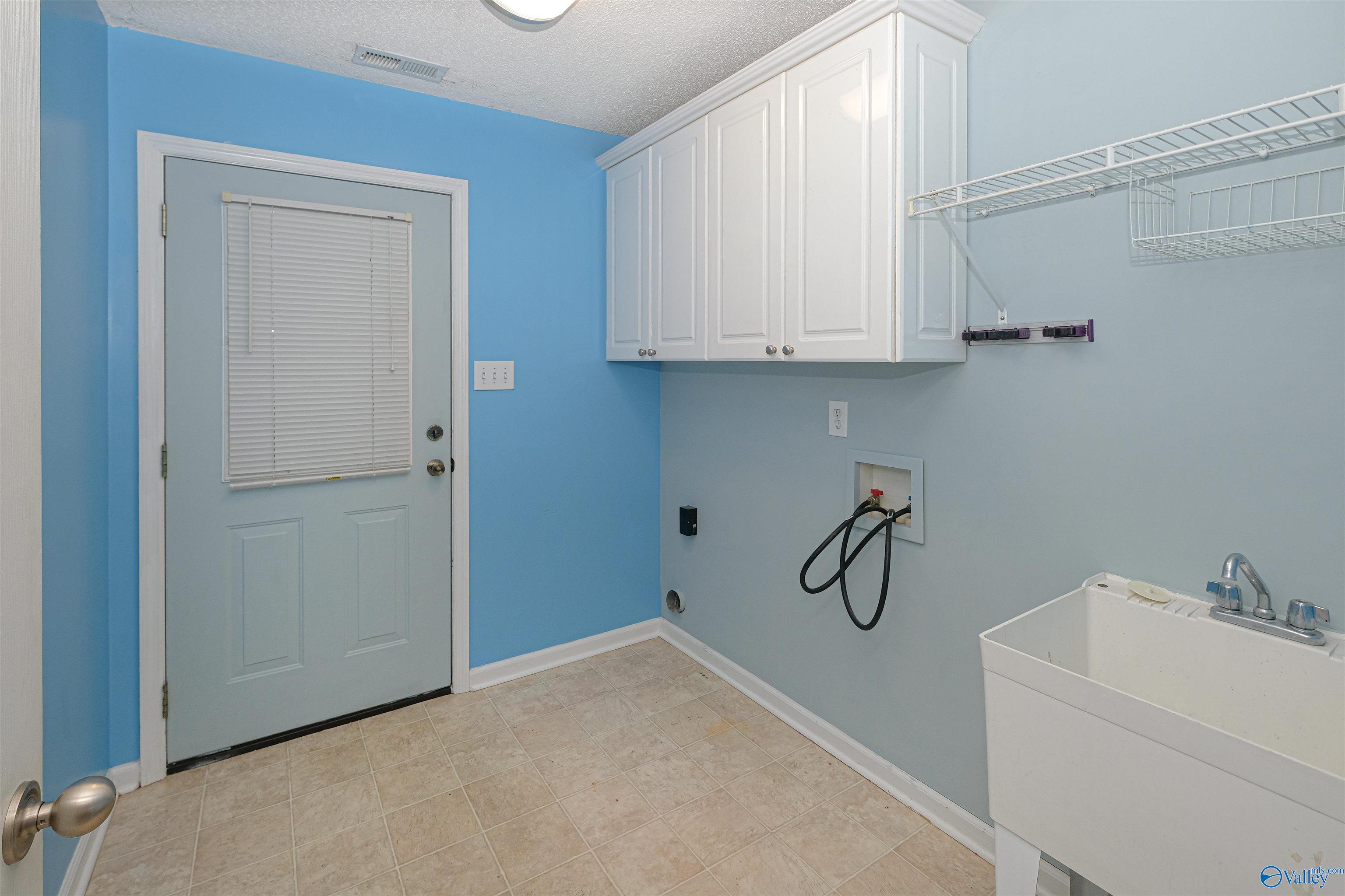 3913 Steve Perkins Drive SW