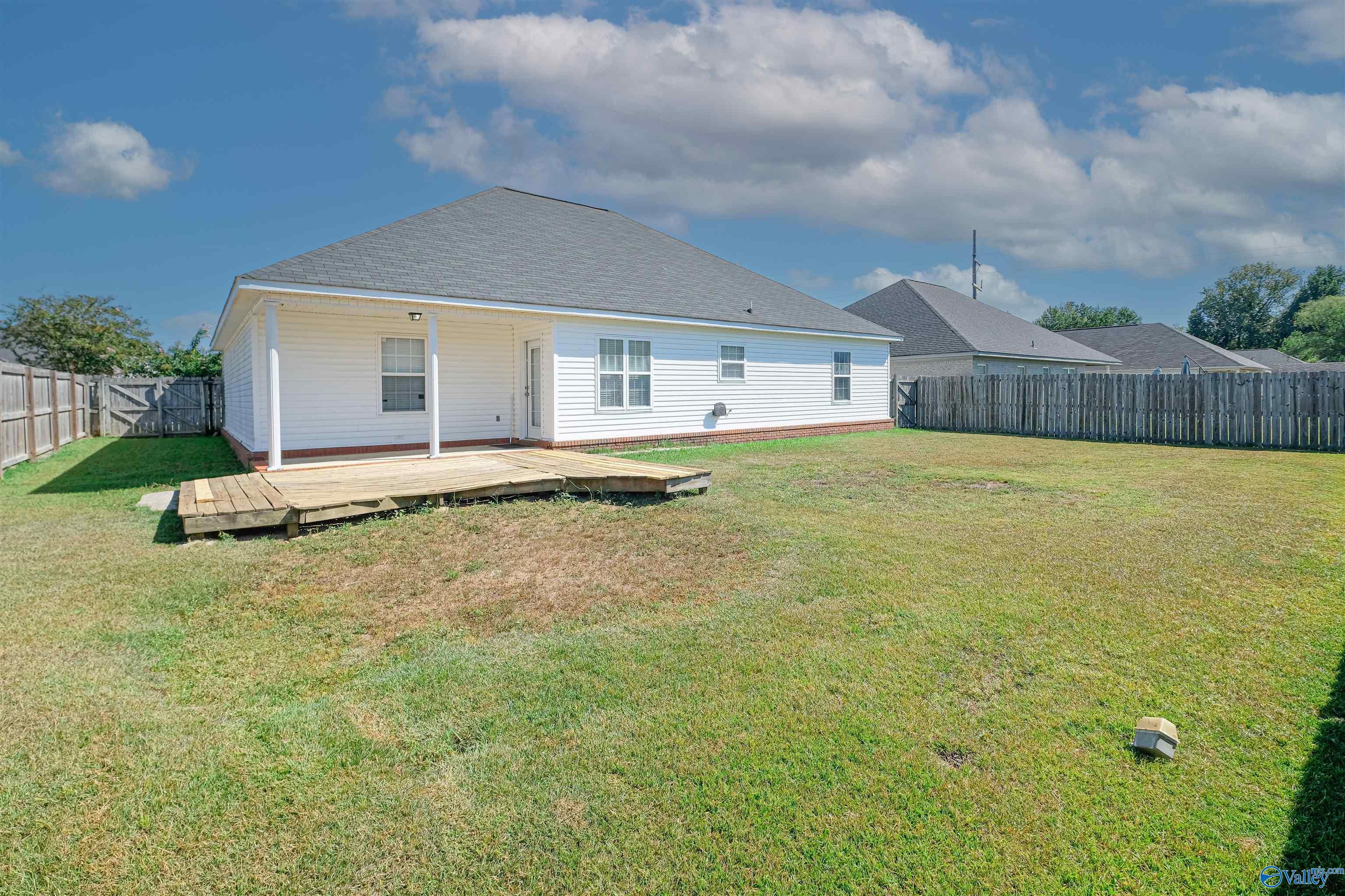 3913 Steve Perkins Drive SW