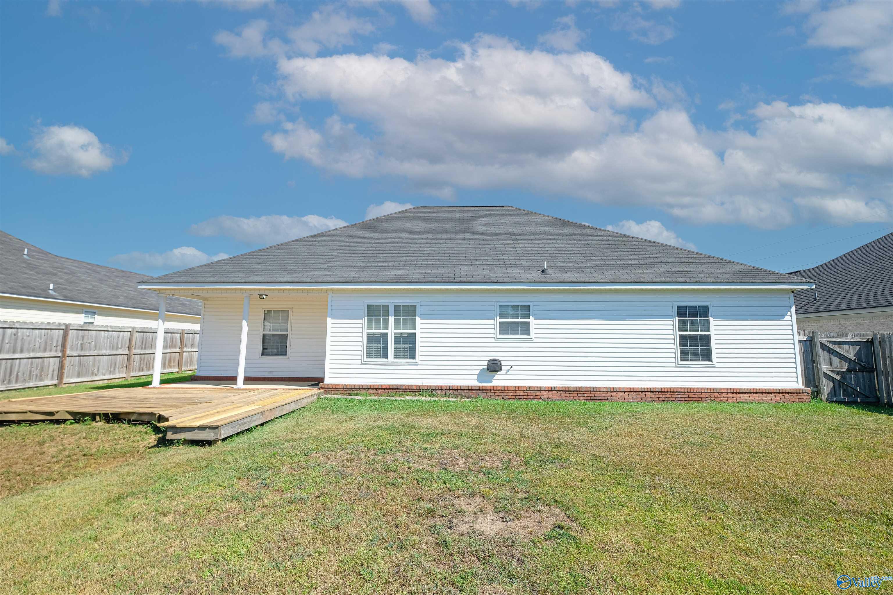 3913 Steve Perkins Drive SW