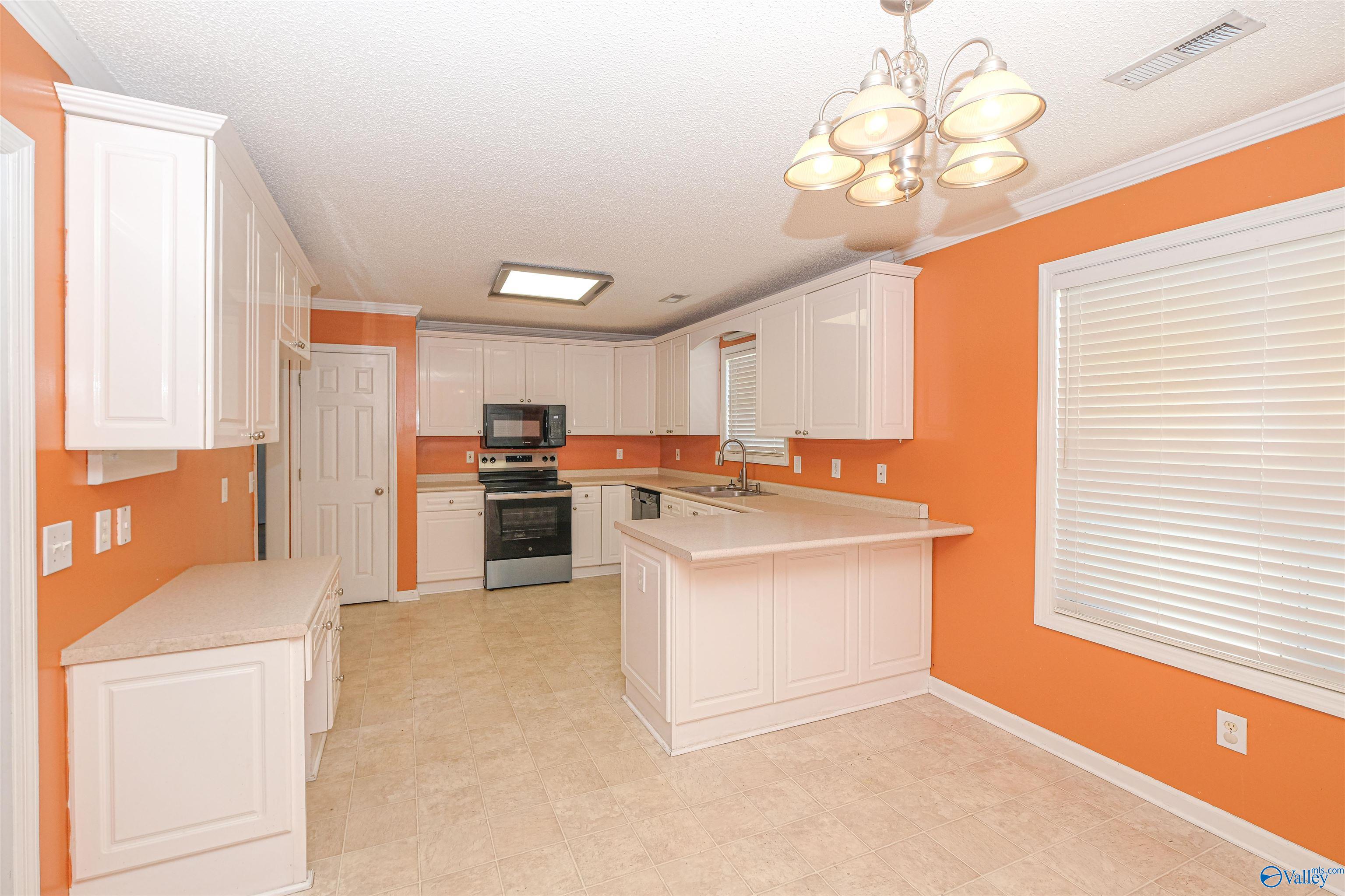 3913 Steve Perkins Drive SW