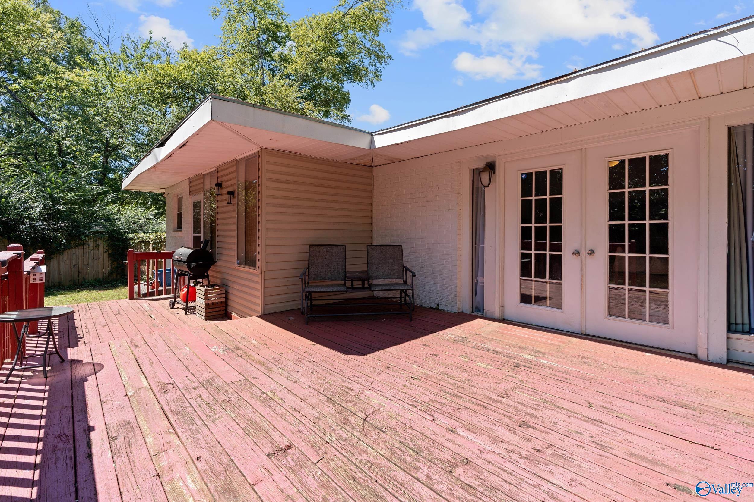 402 Greenacres Drive NW