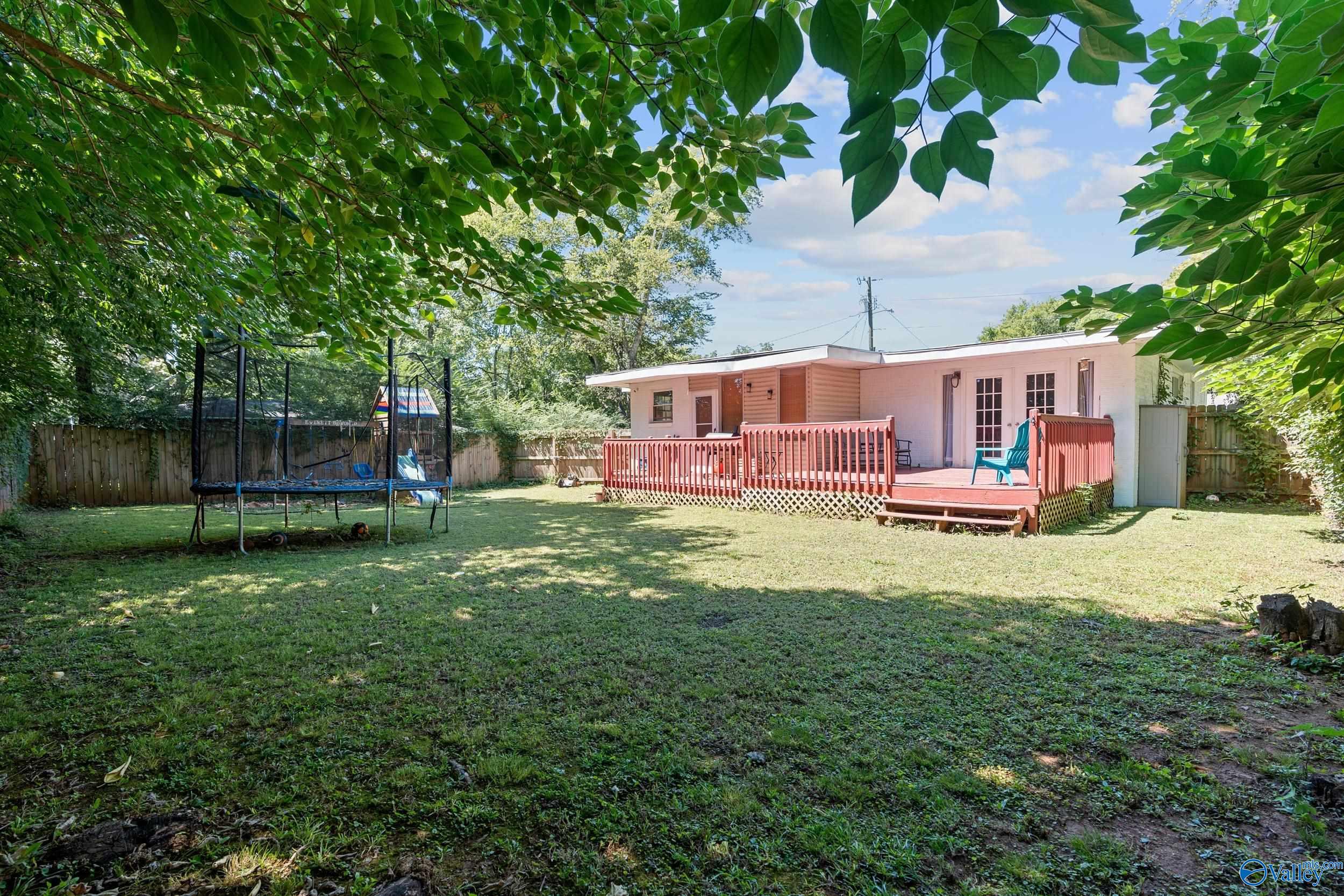 402 Greenacres Drive NW