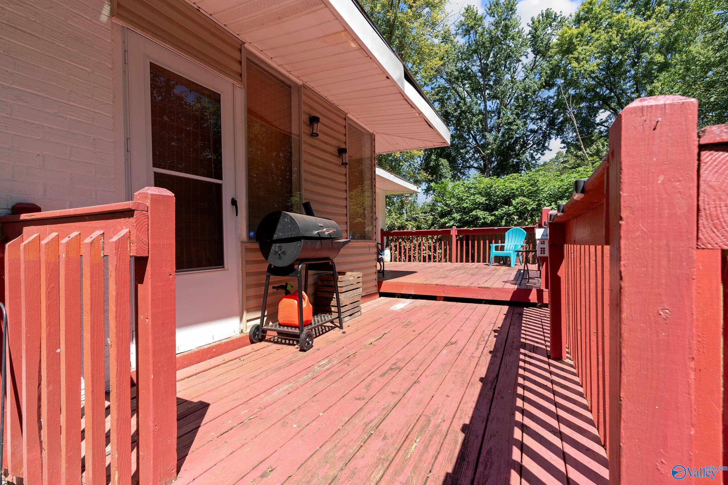 402 Greenacres Drive NW