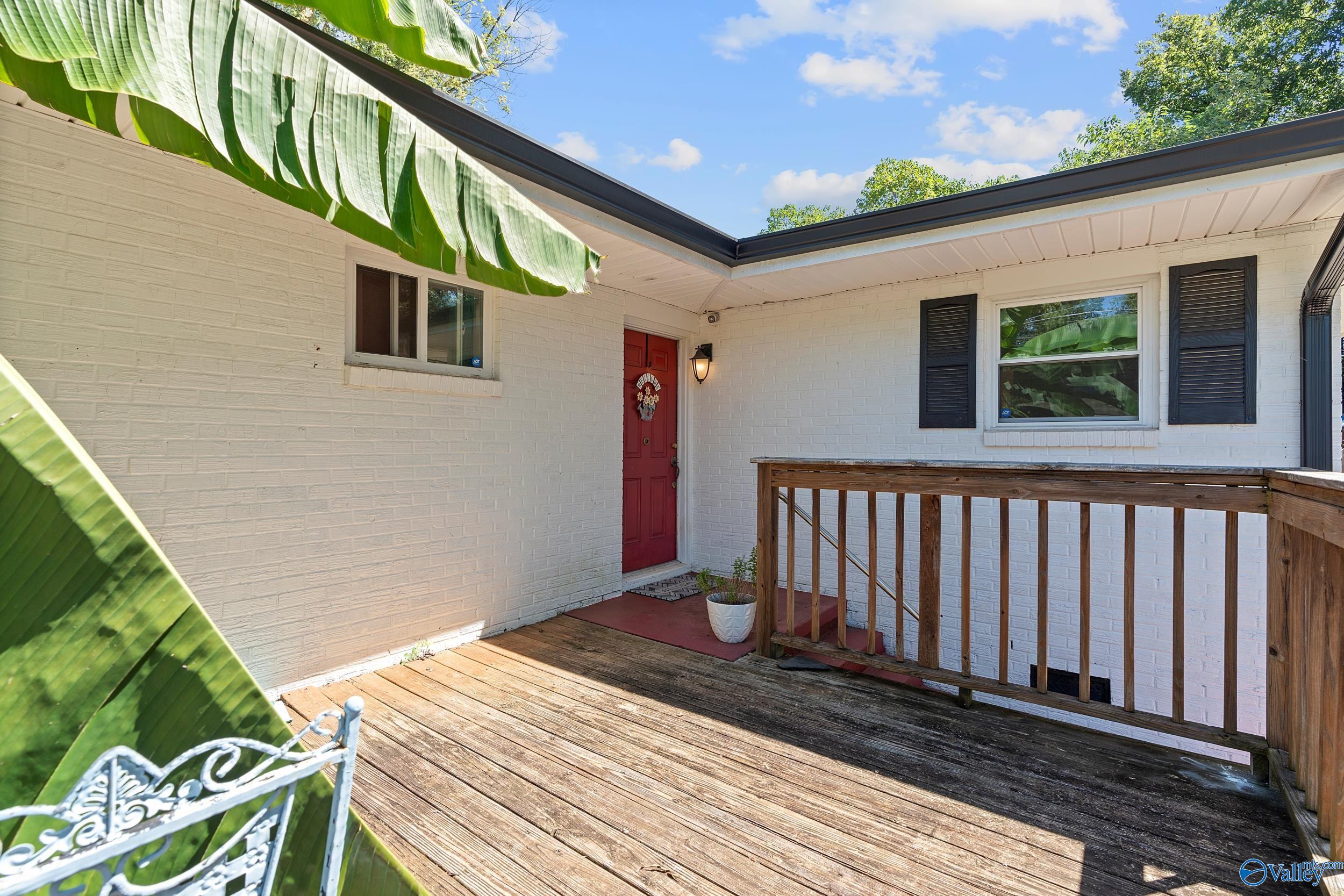 402 Greenacres Drive NW