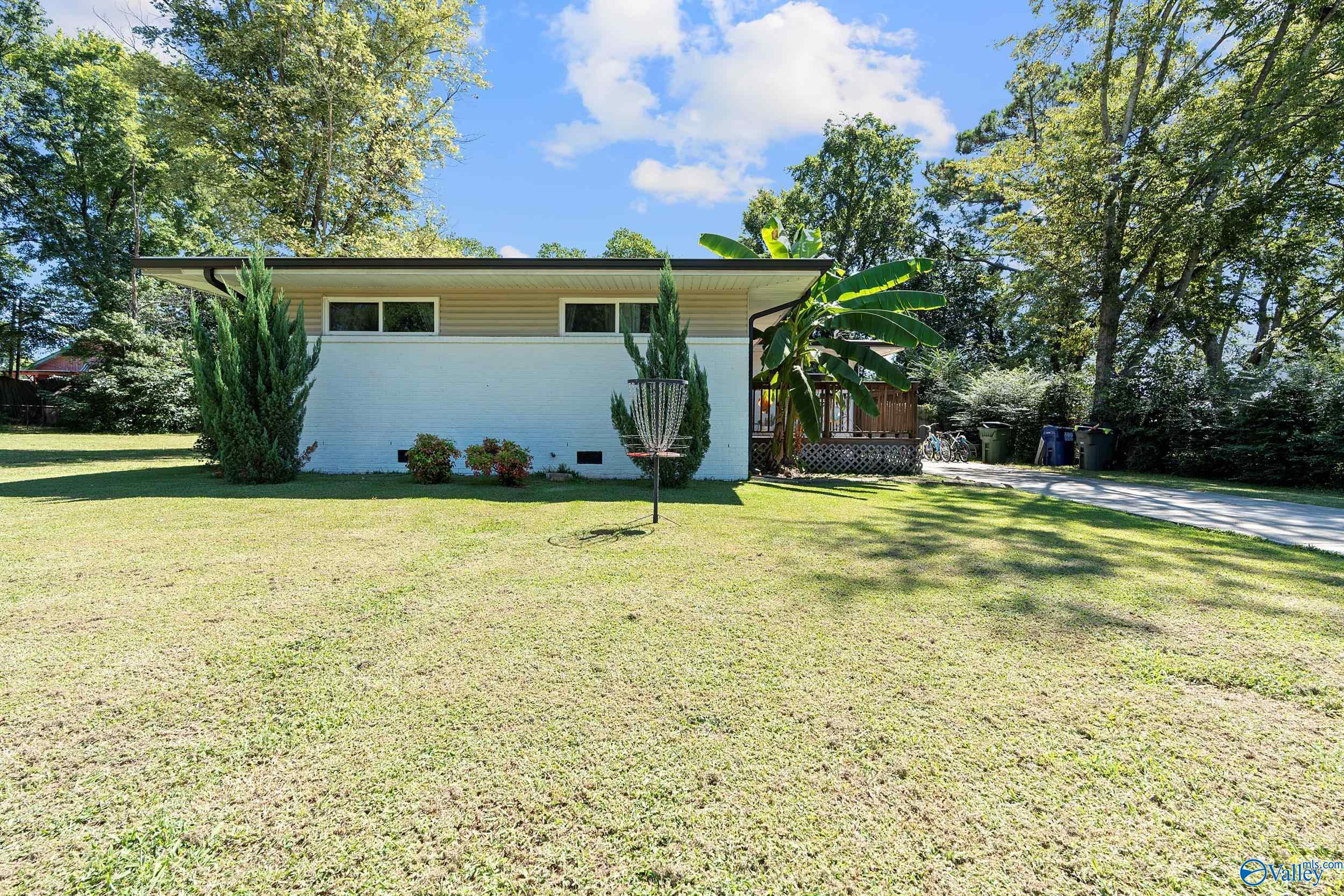 402 Greenacres Drive NW