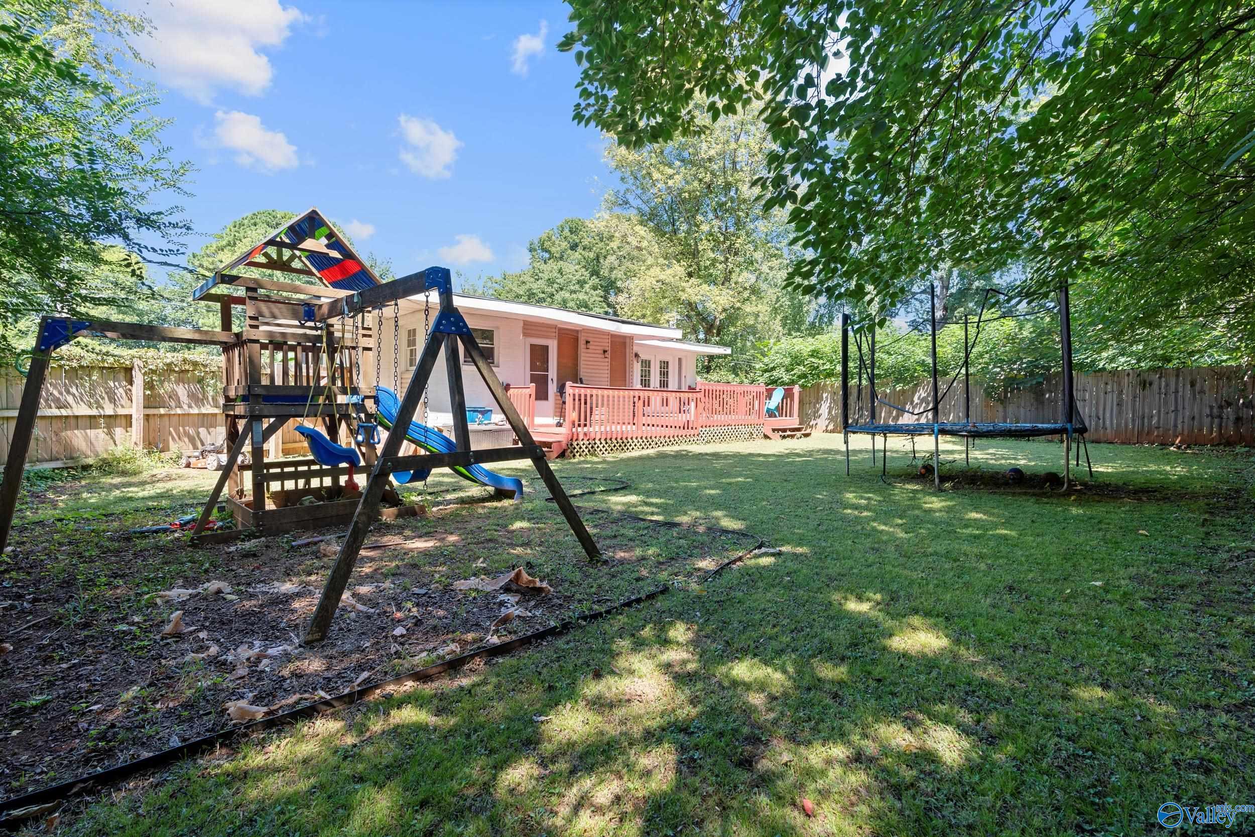 402 Greenacres Drive NW