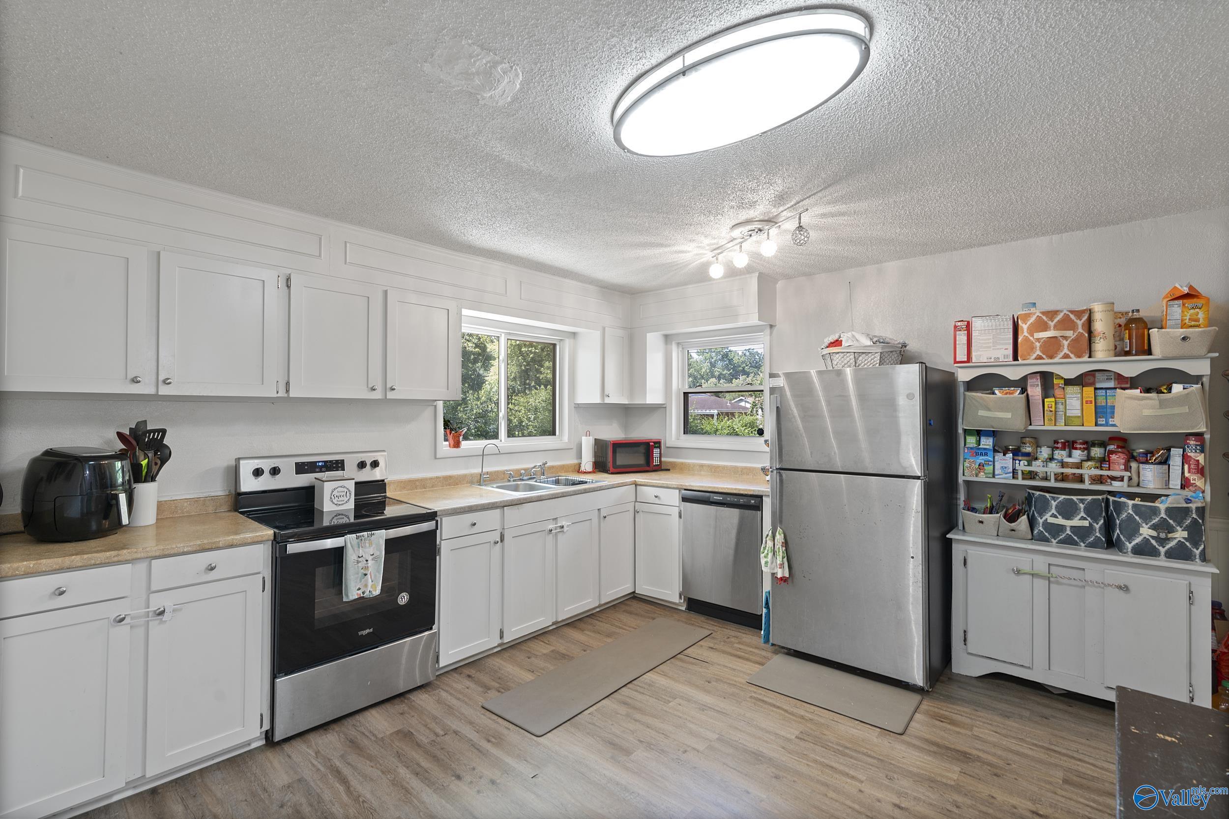 402 Greenacres Drive NW