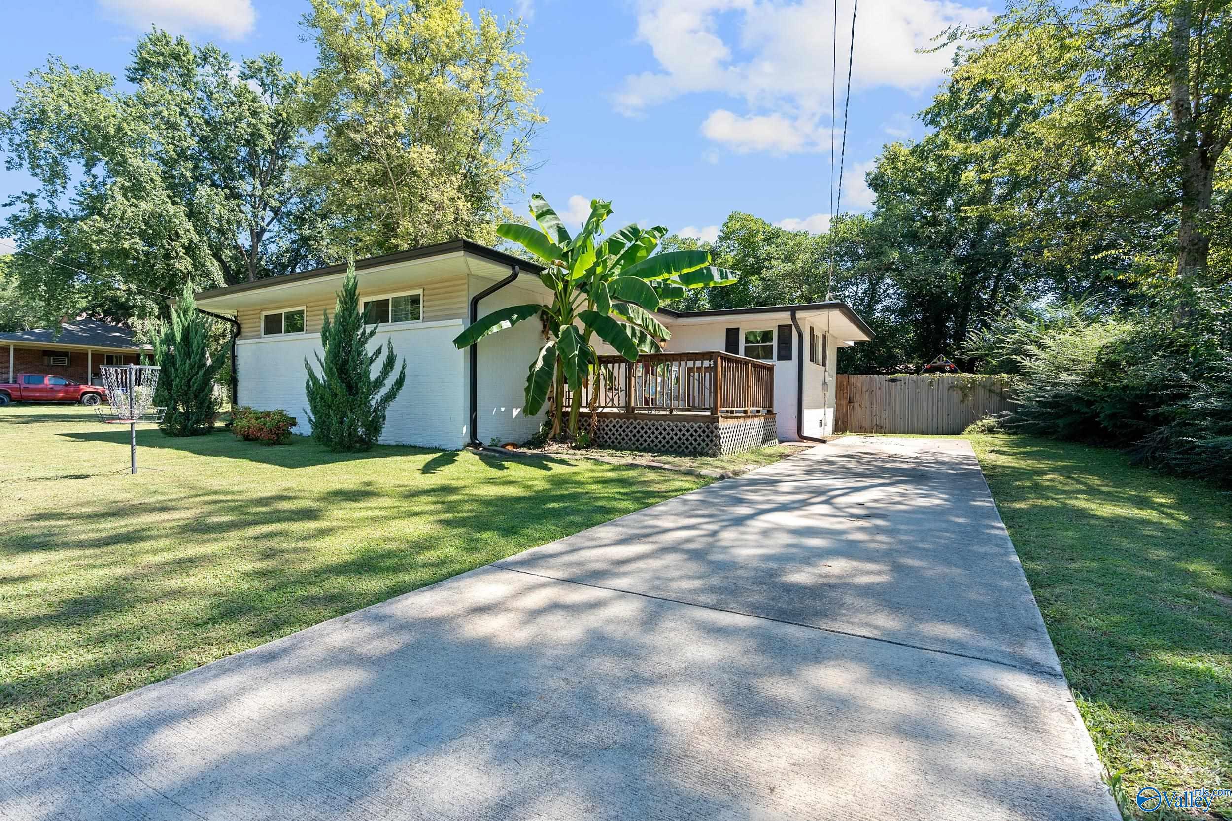 402 Greenacres Drive NW
