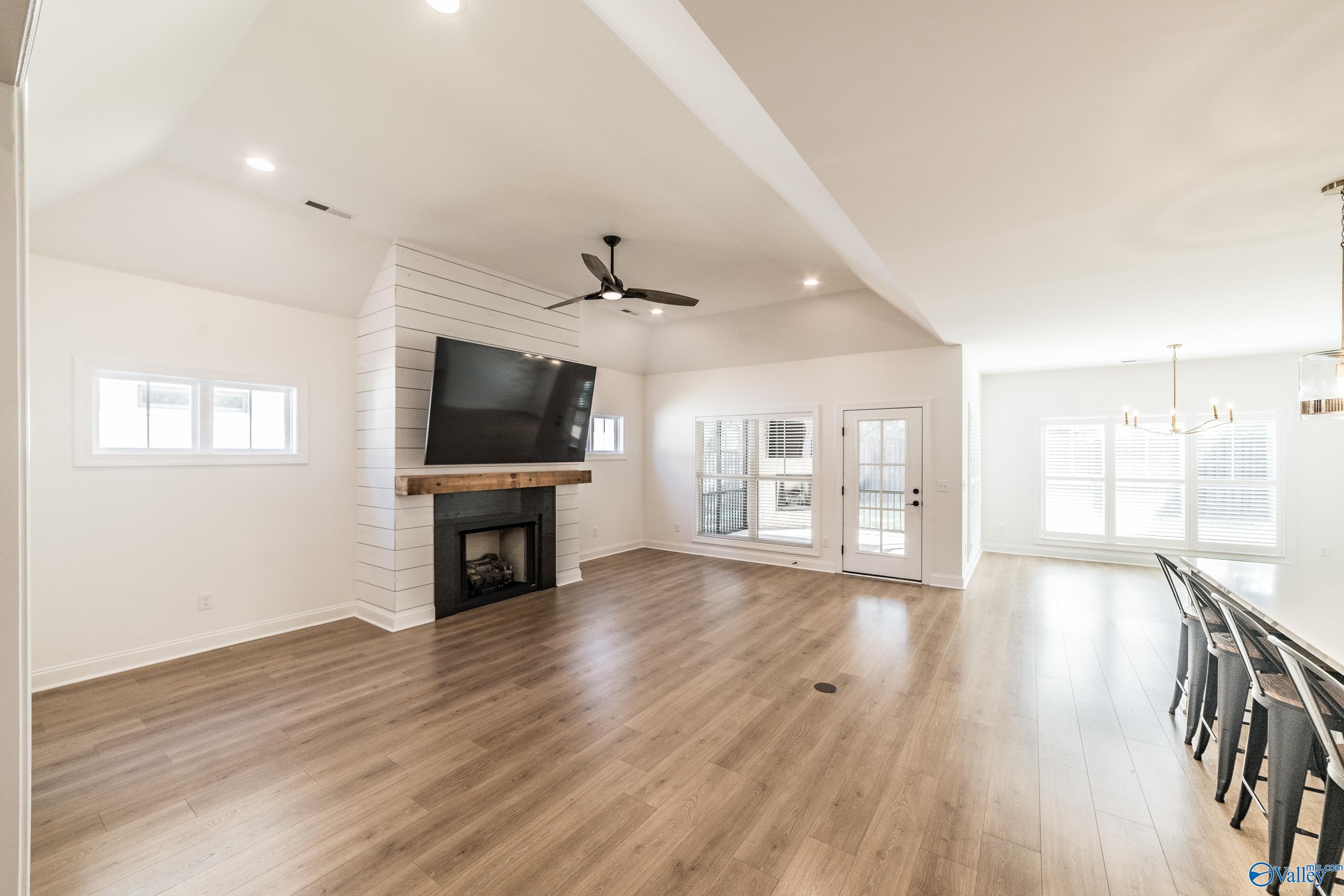 11 Hidden Grove Circle SW