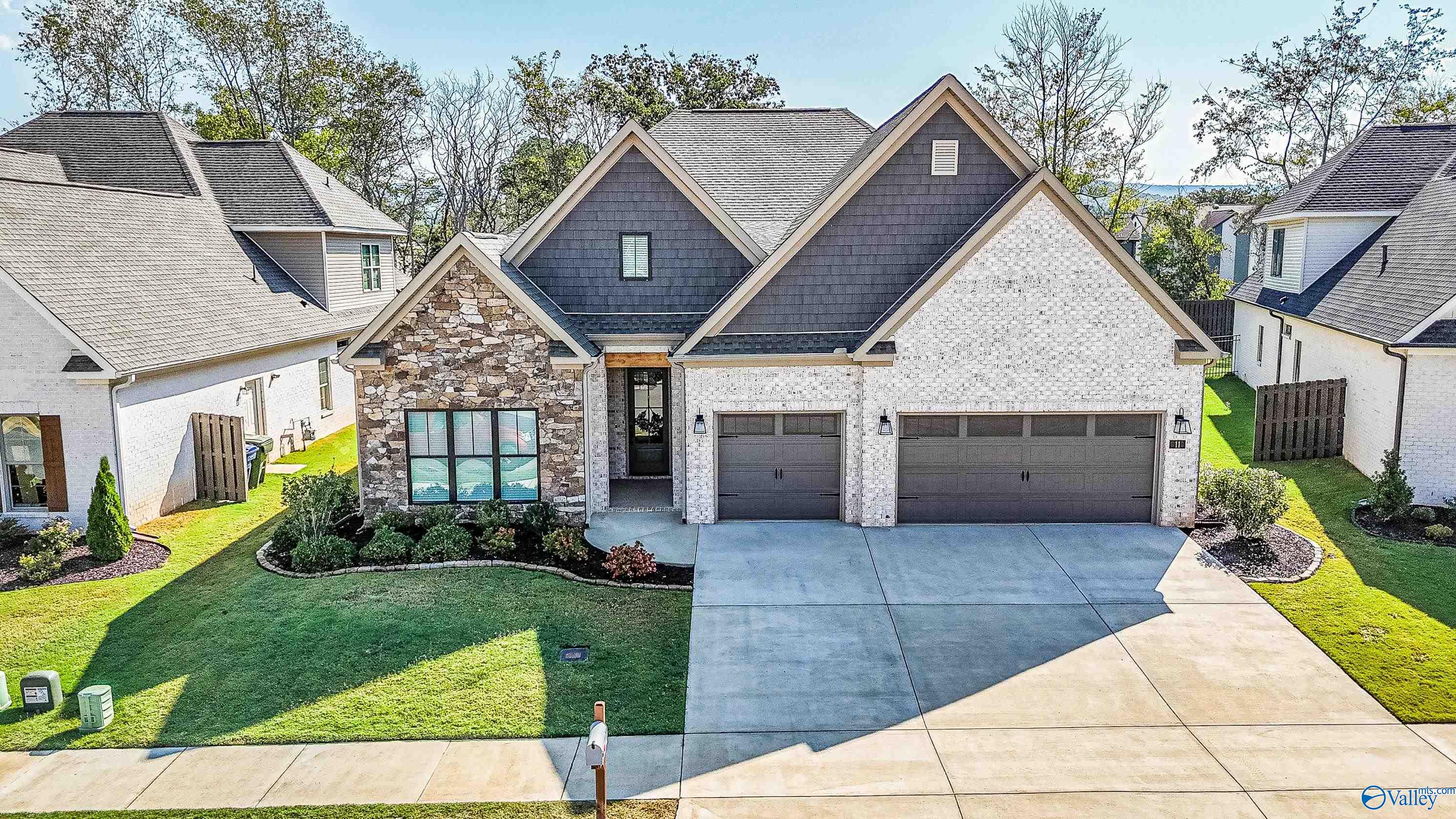 11 Hidden Grove Circle SW