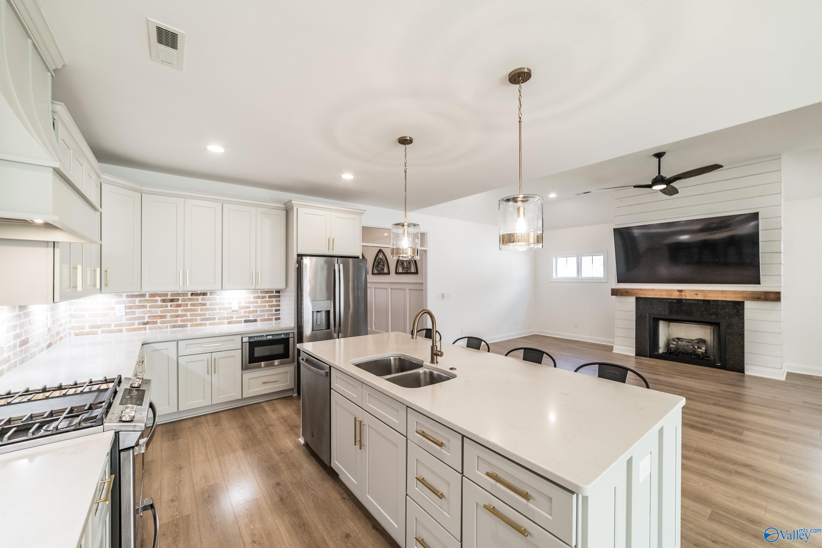 11 Hidden Grove Circle SW