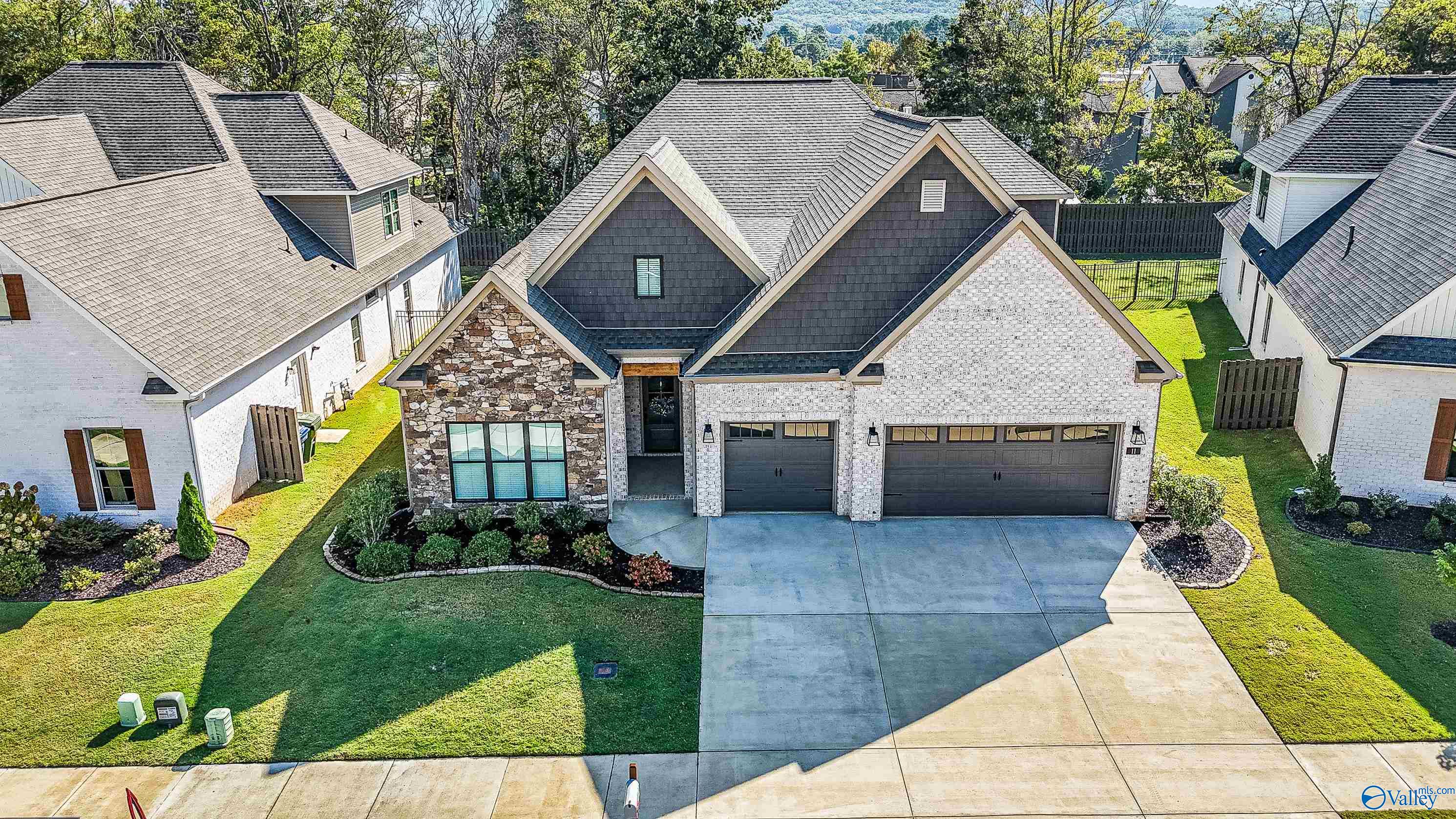 11 Hidden Grove Circle SW