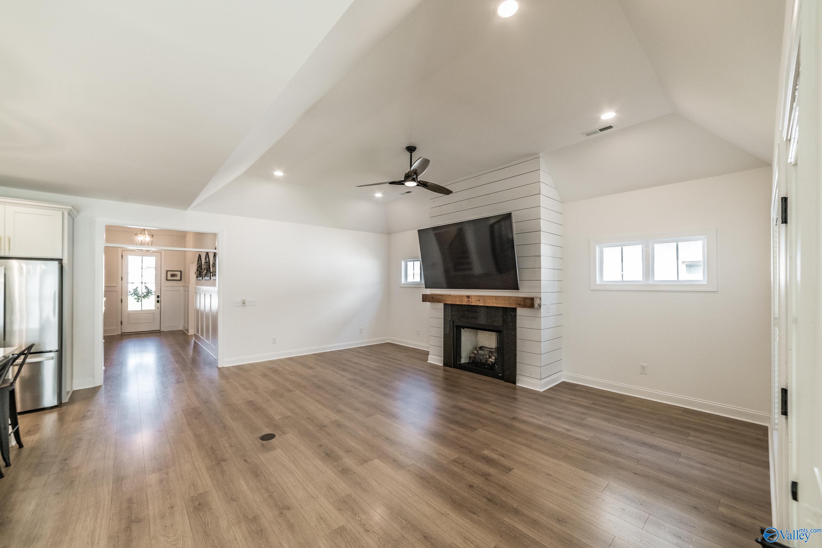 11 Hidden Grove Circle SW