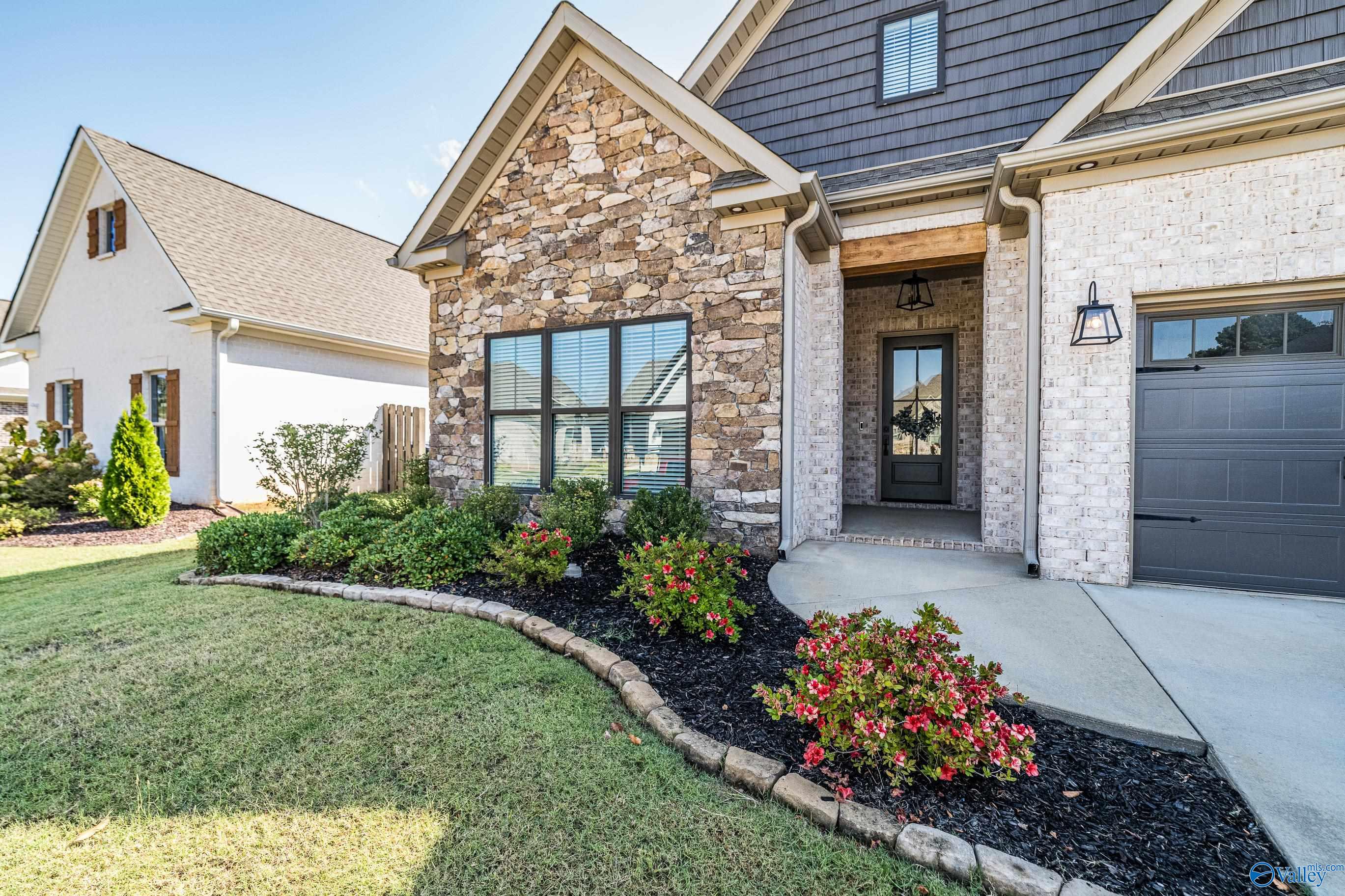 11 Hidden Grove Circle SW