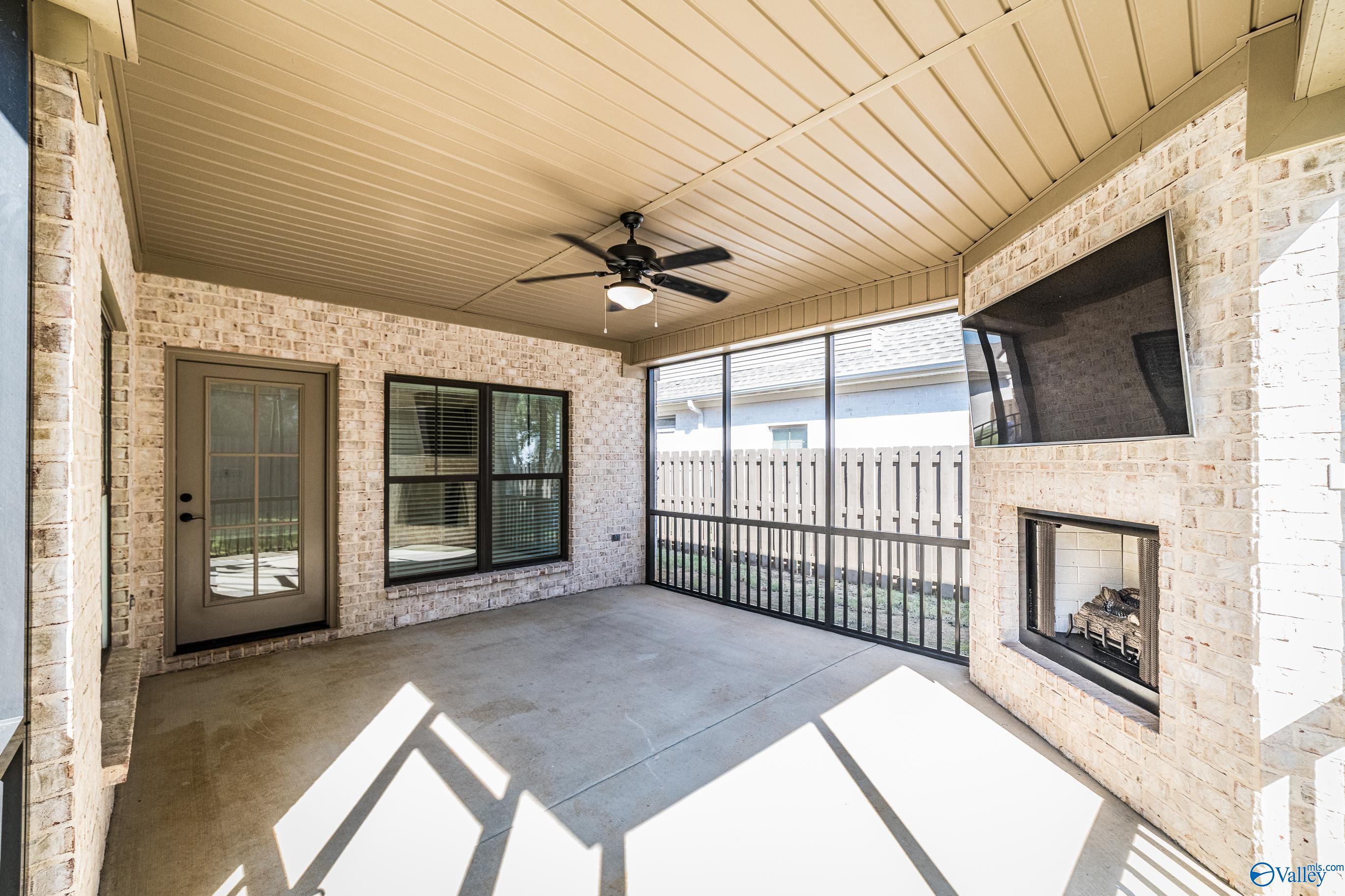 11 Hidden Grove Circle SW