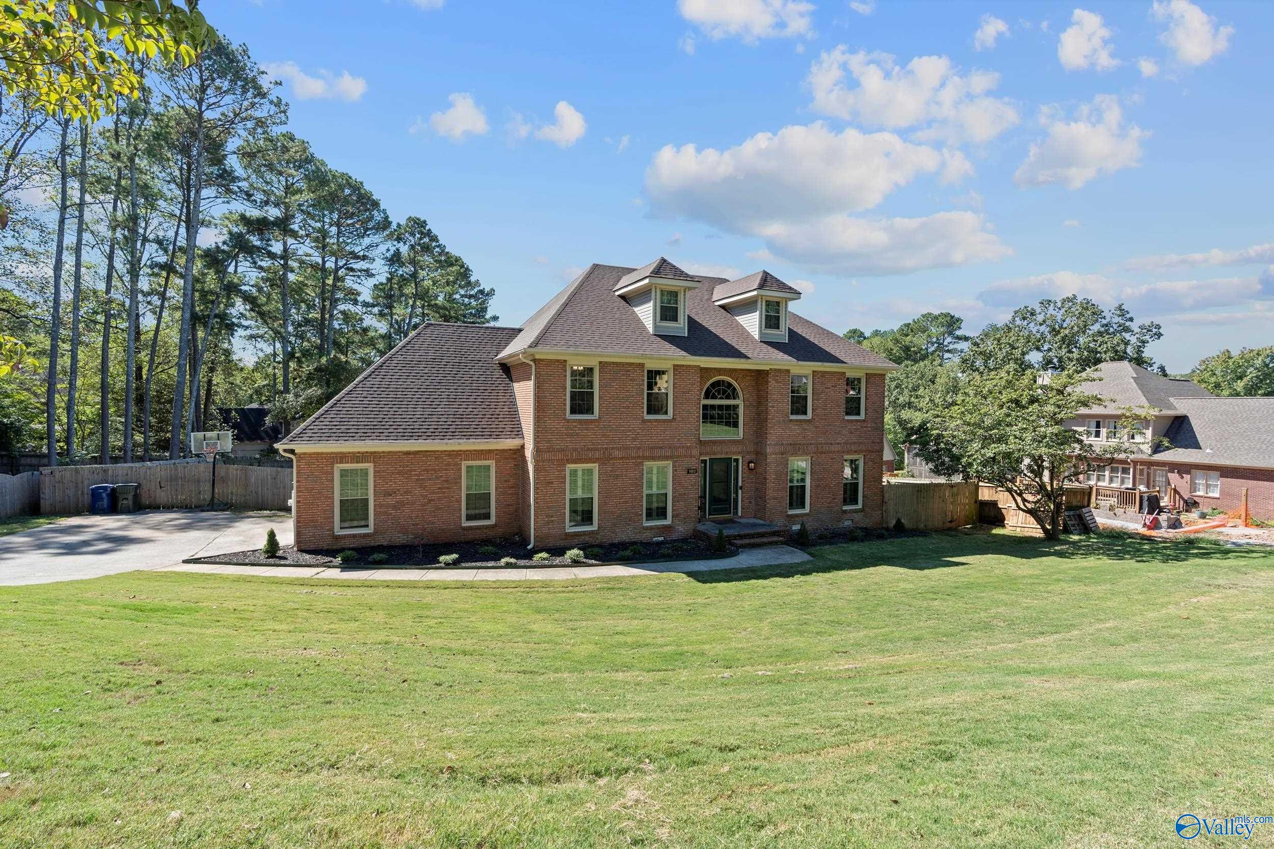 102 Waterford Circle