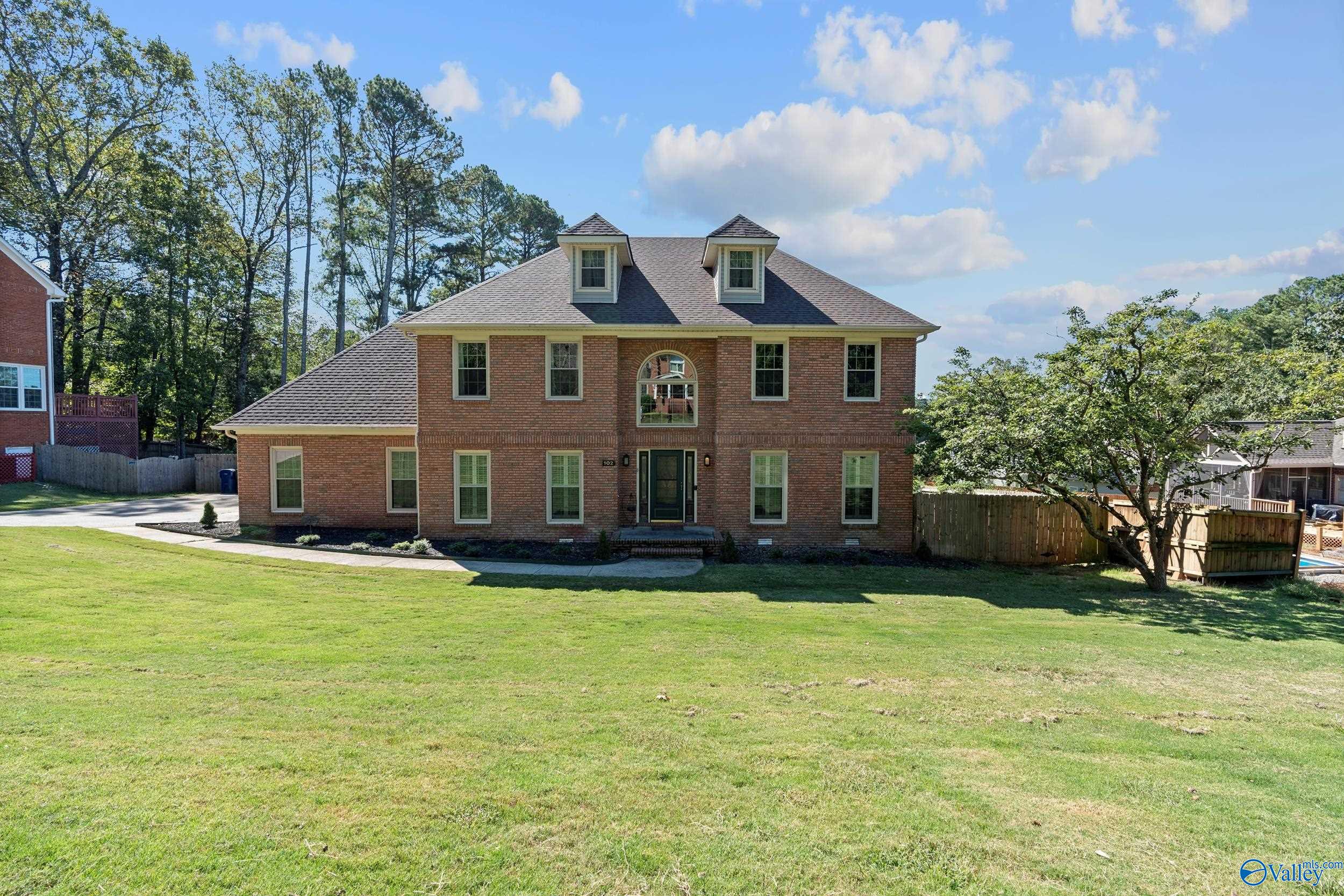 102 Waterford Circle