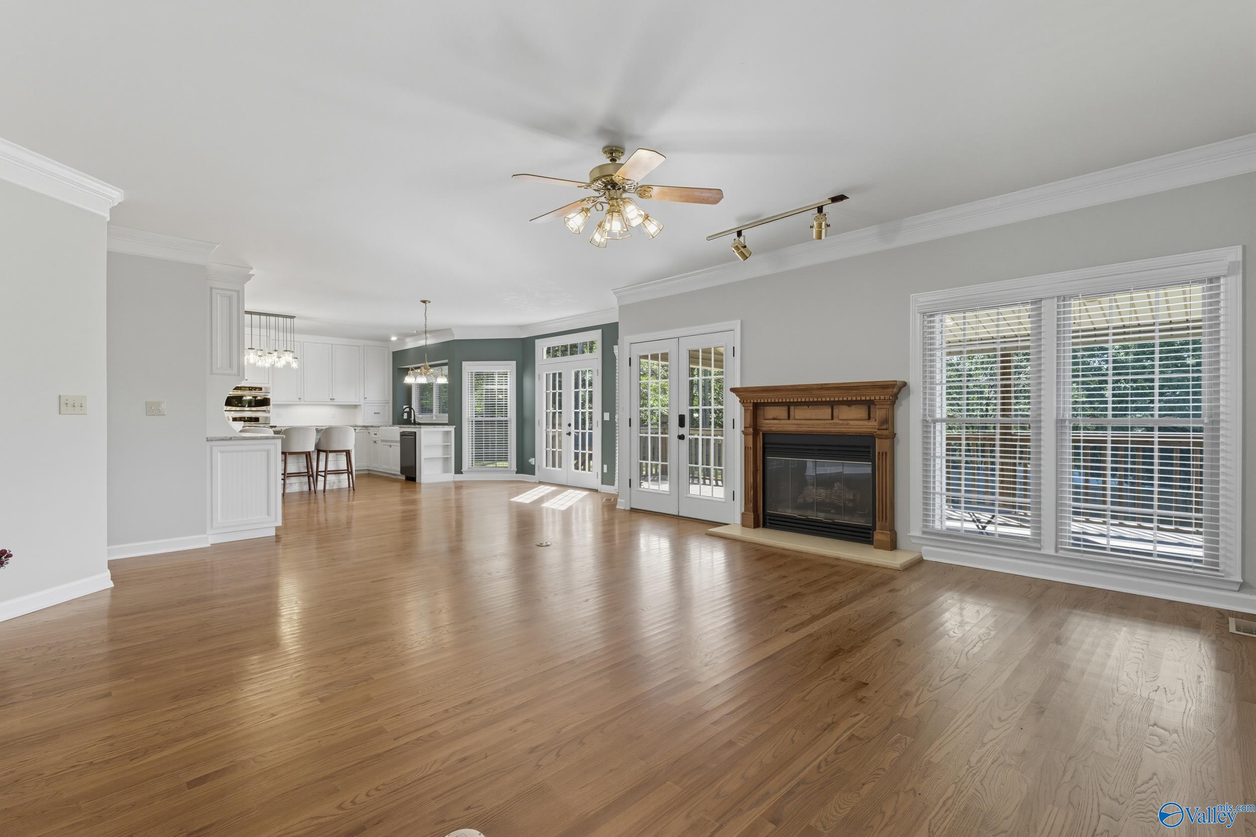 102 Waterford Circle