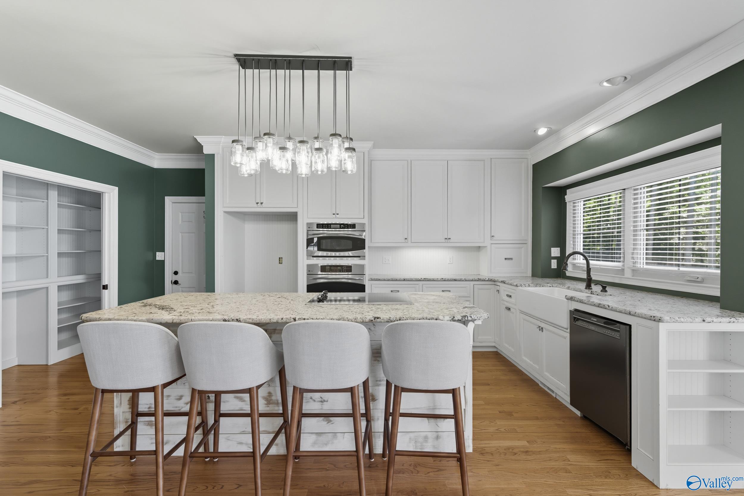 102 Waterford Circle