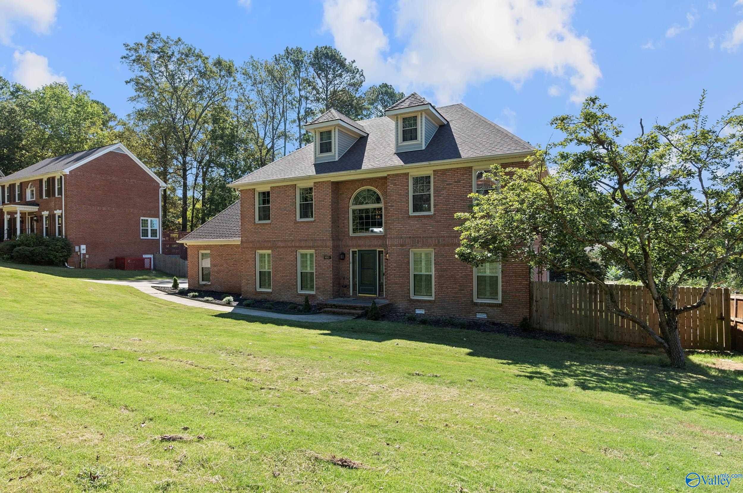 102 Waterford Circle