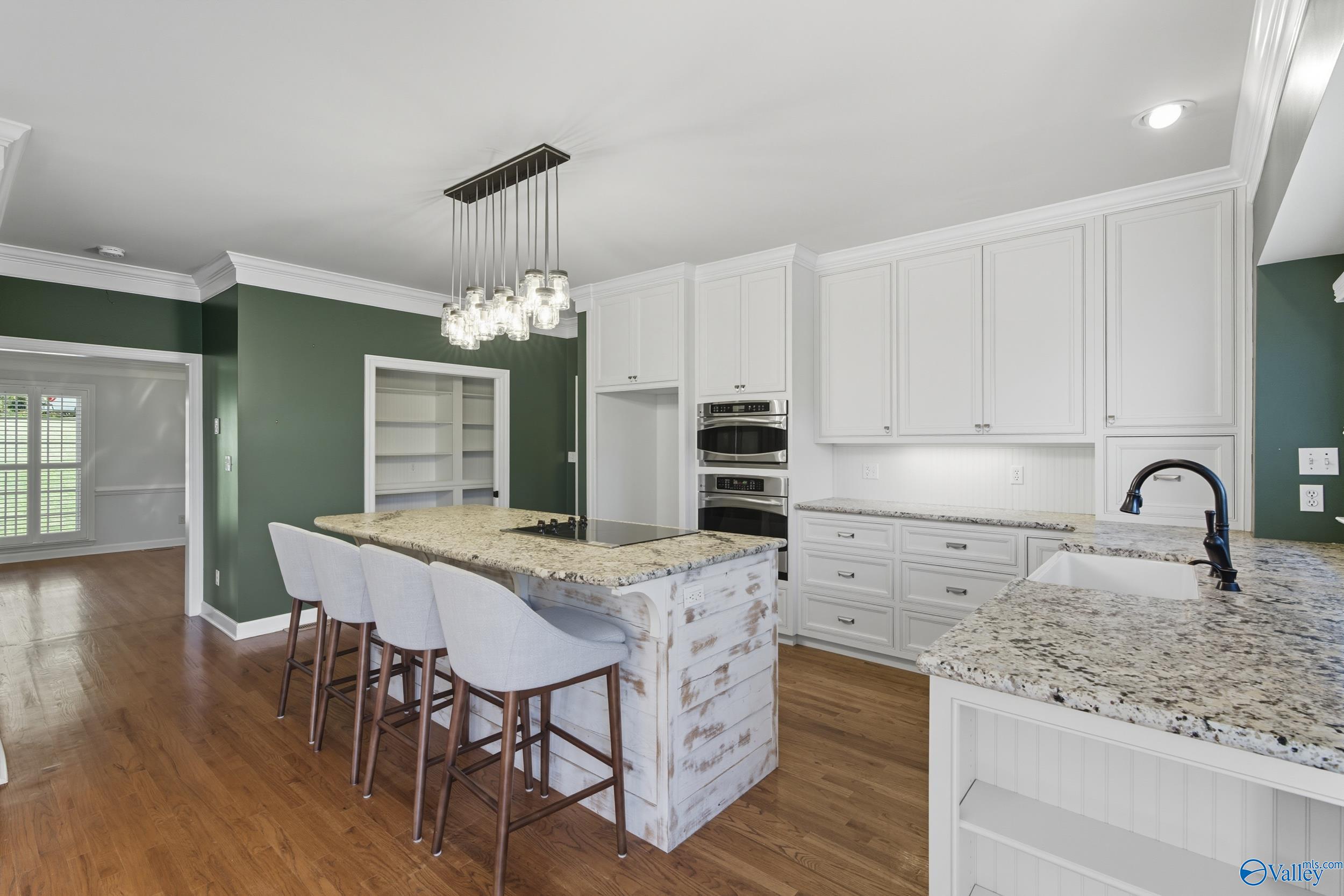 102 Waterford Circle