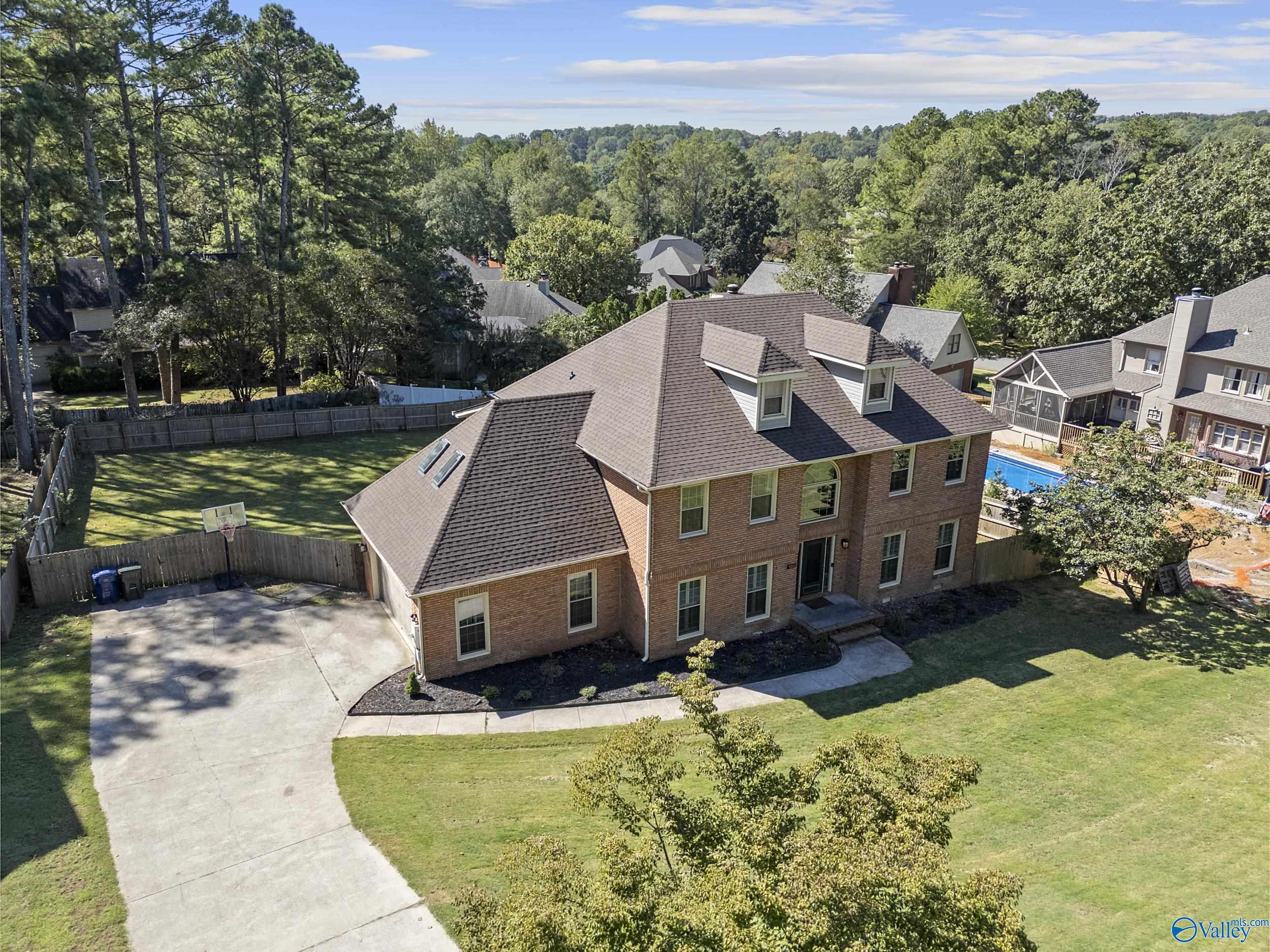 102 Waterford Circle