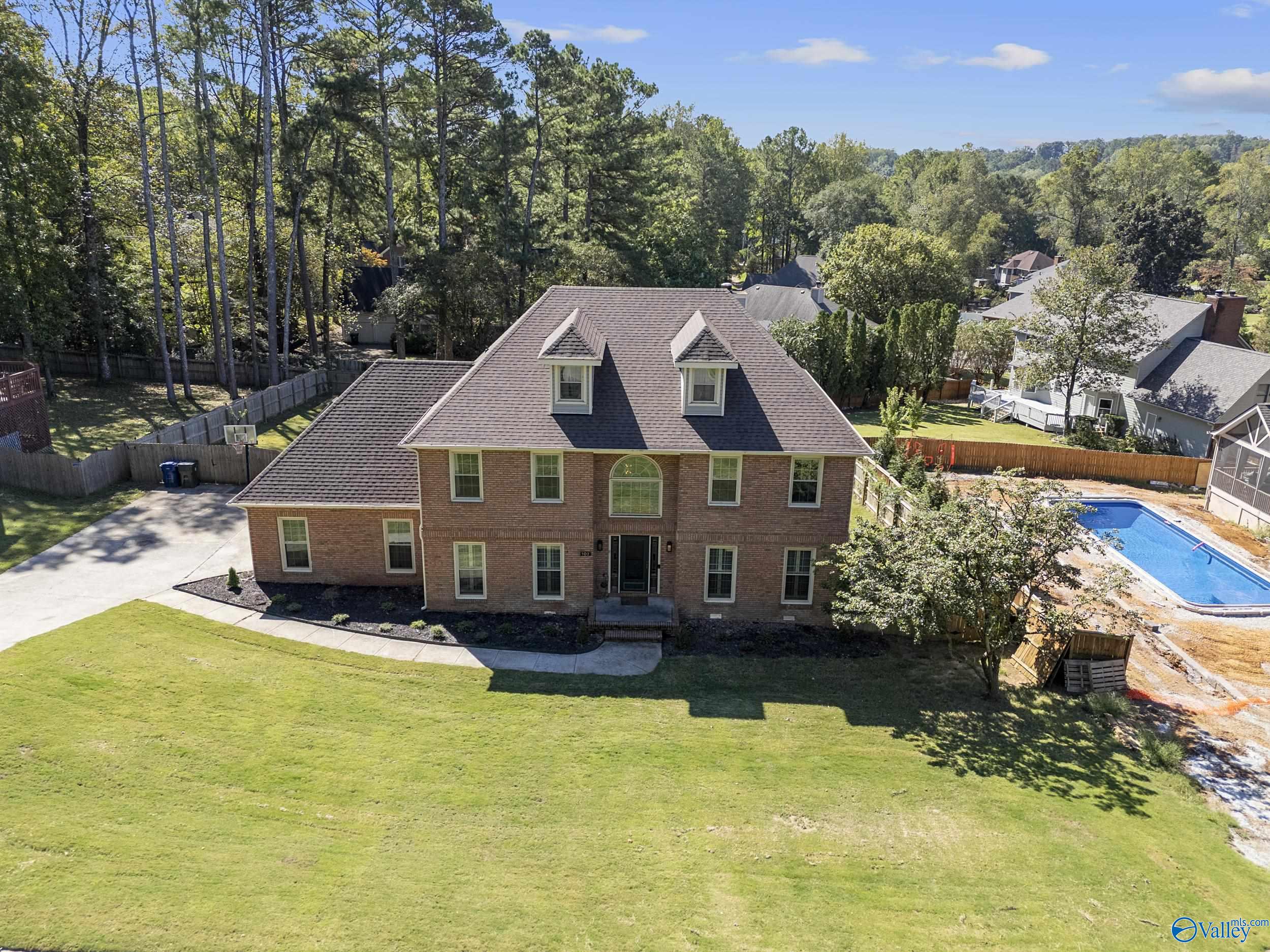 102 Waterford Circle