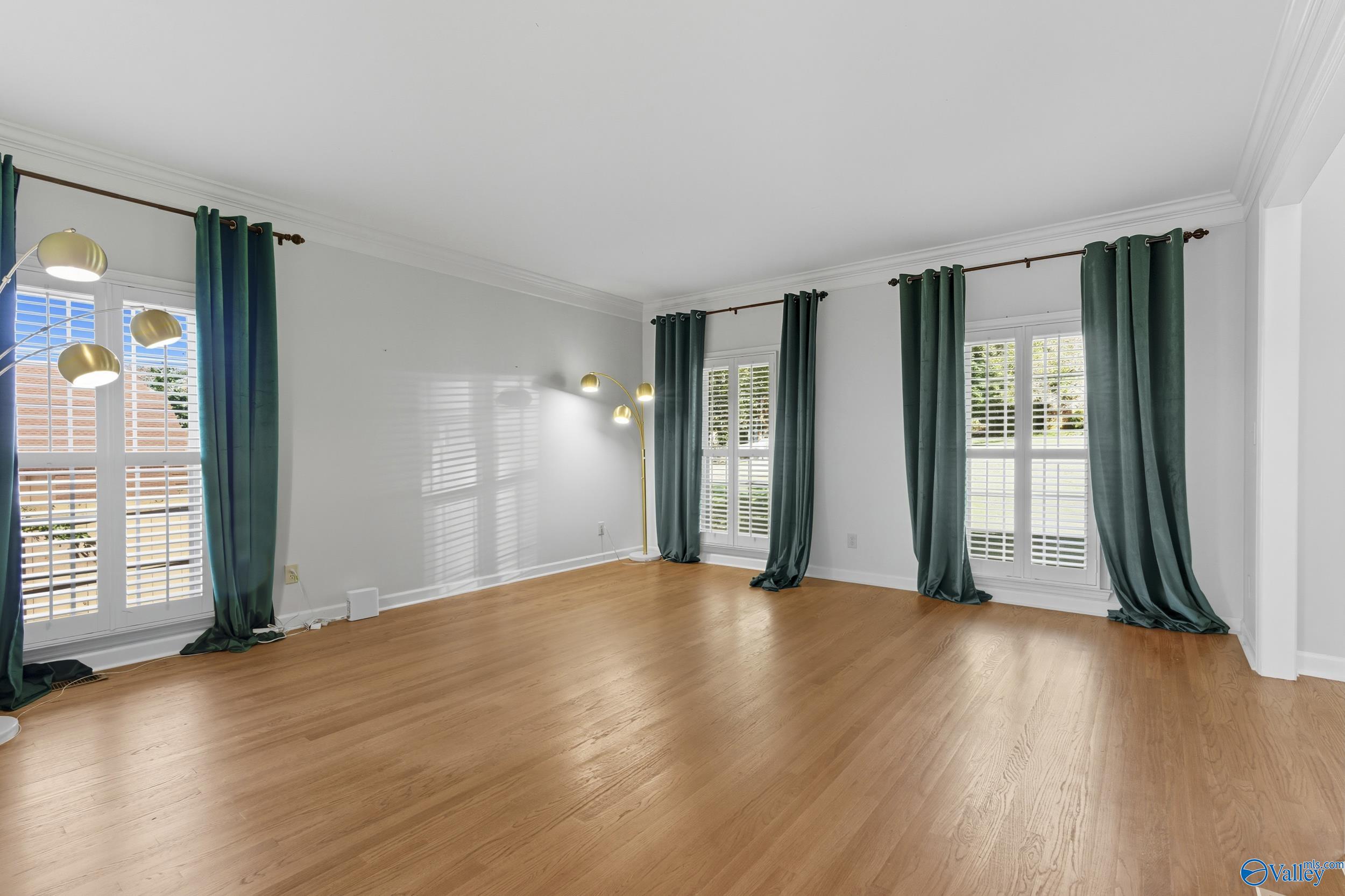 102 Waterford Circle
