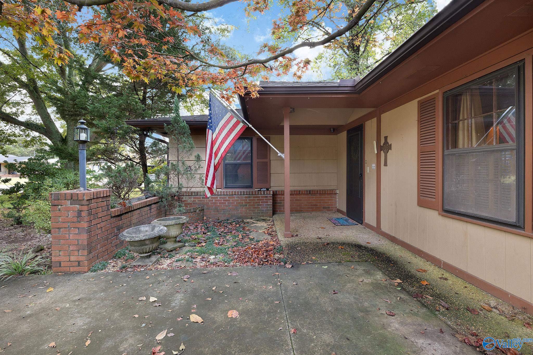 913 Woodall Lane NW