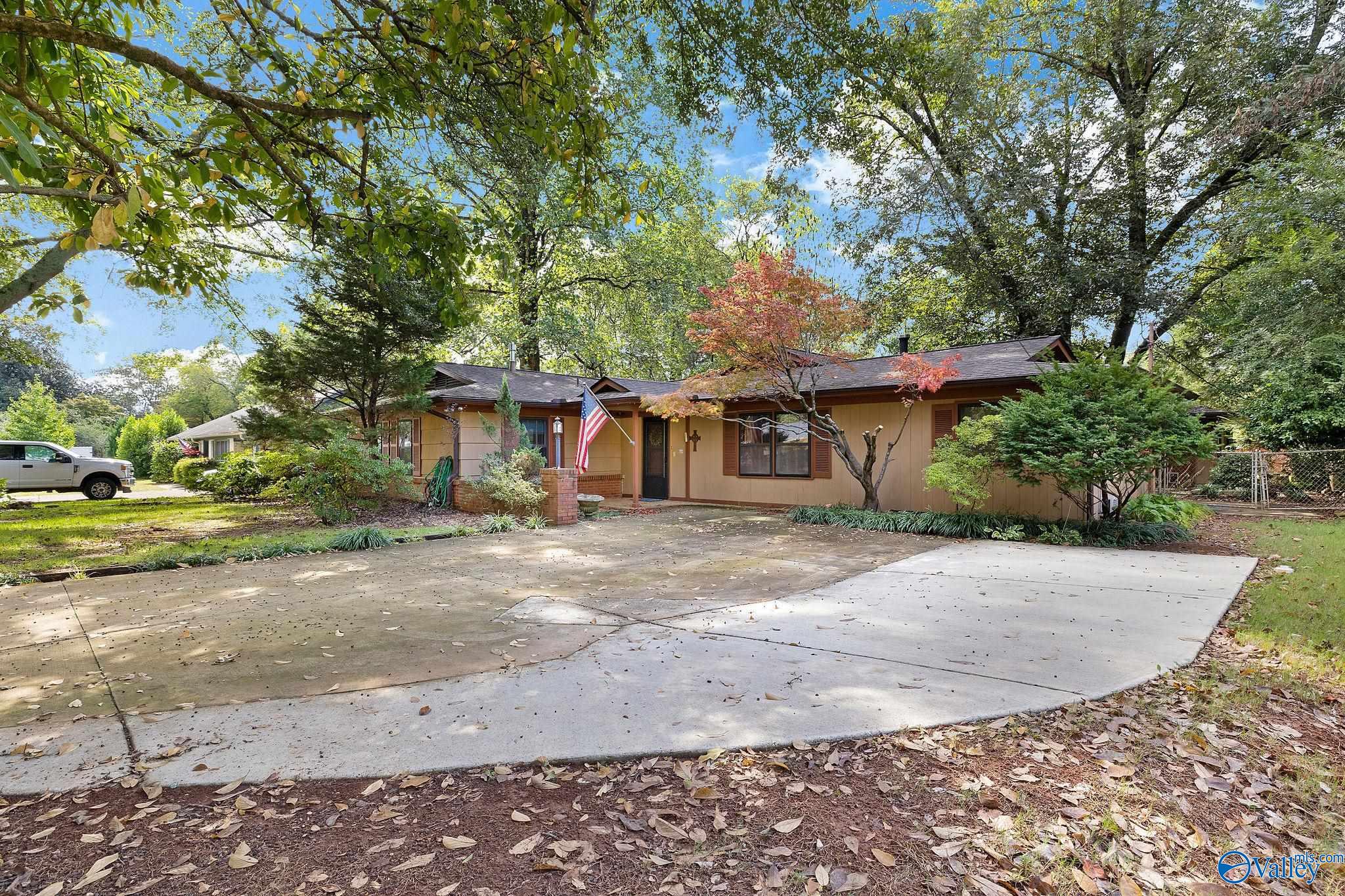 913 Woodall Lane NW