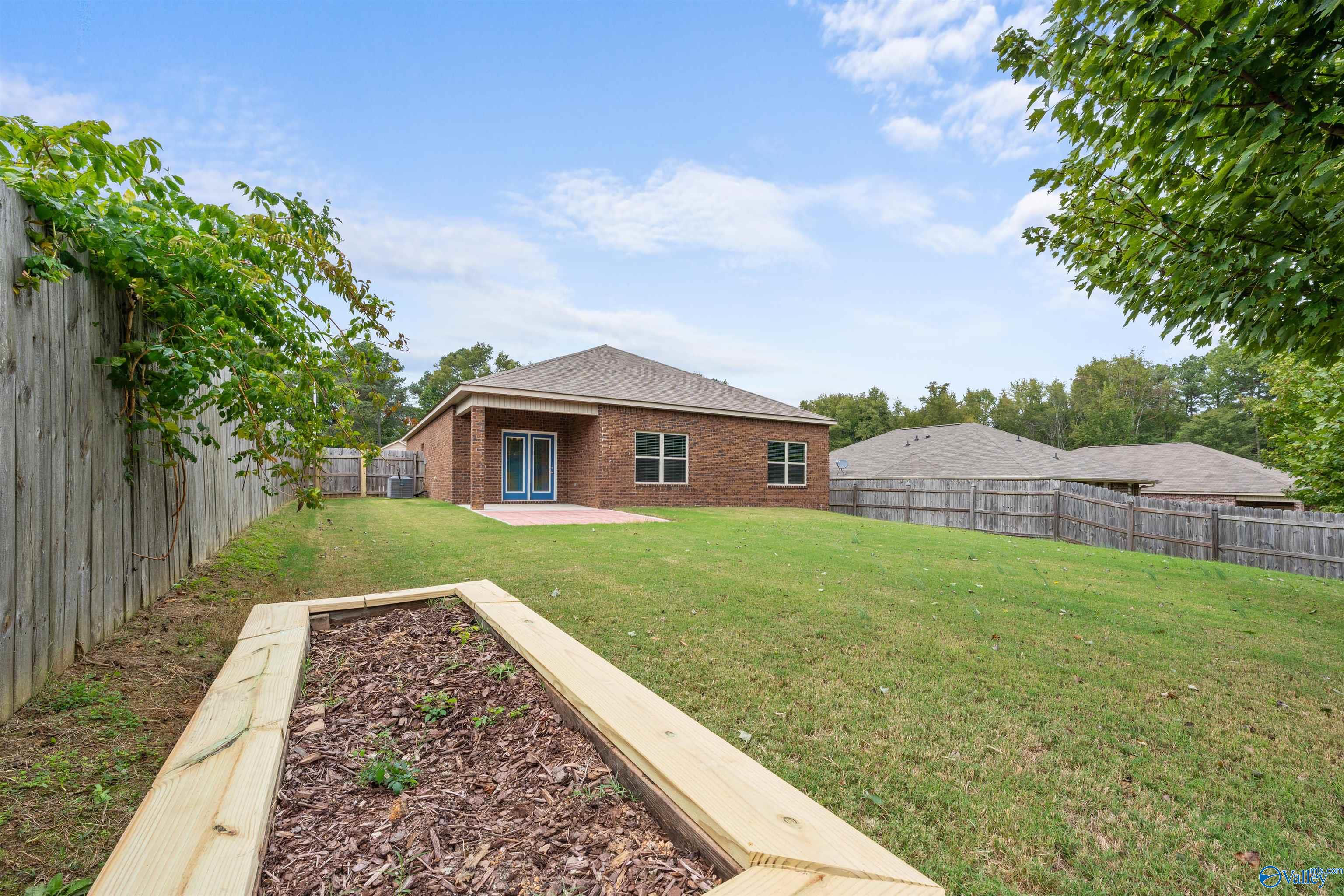 105 Oak Path Lane